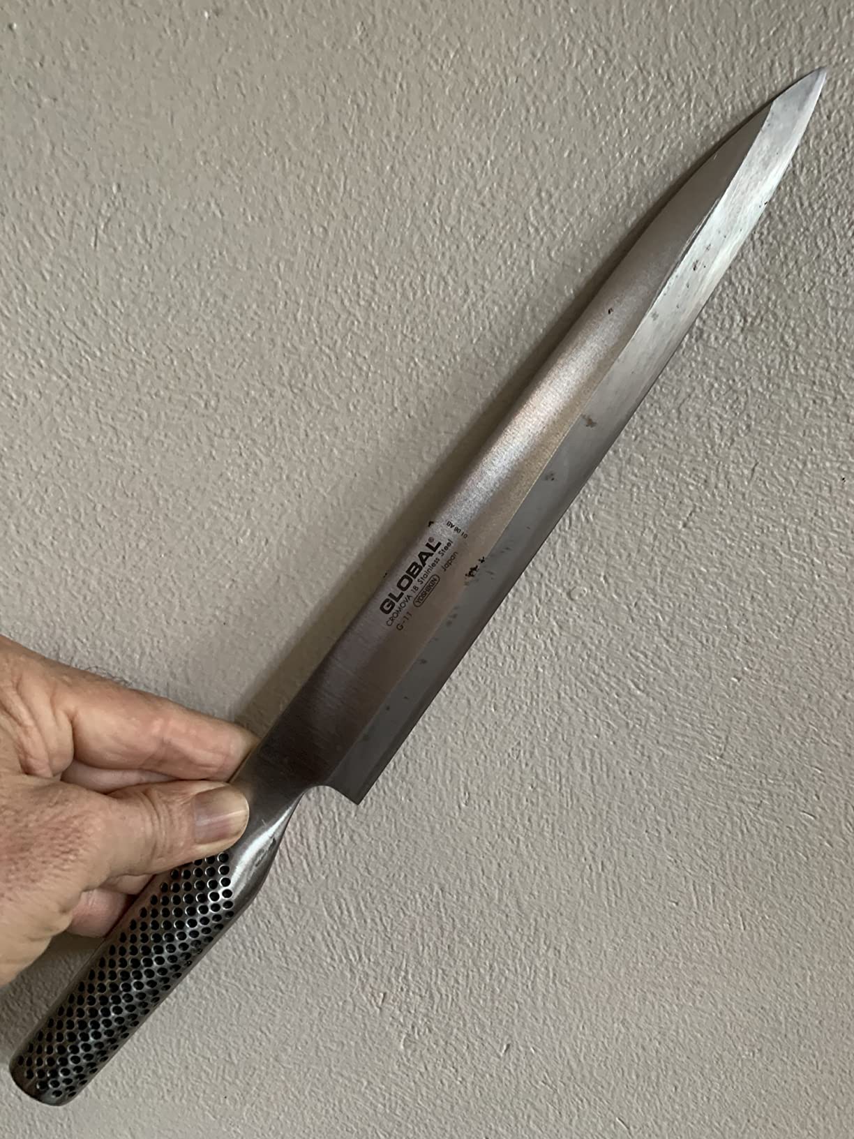 Global 10 Inch Right-Handed Yanagi Sashimi Knife - Lightweight Japanese Stainless Steel, Razor-Sharp Edge, Made in Japan, G-11R customer photo 2