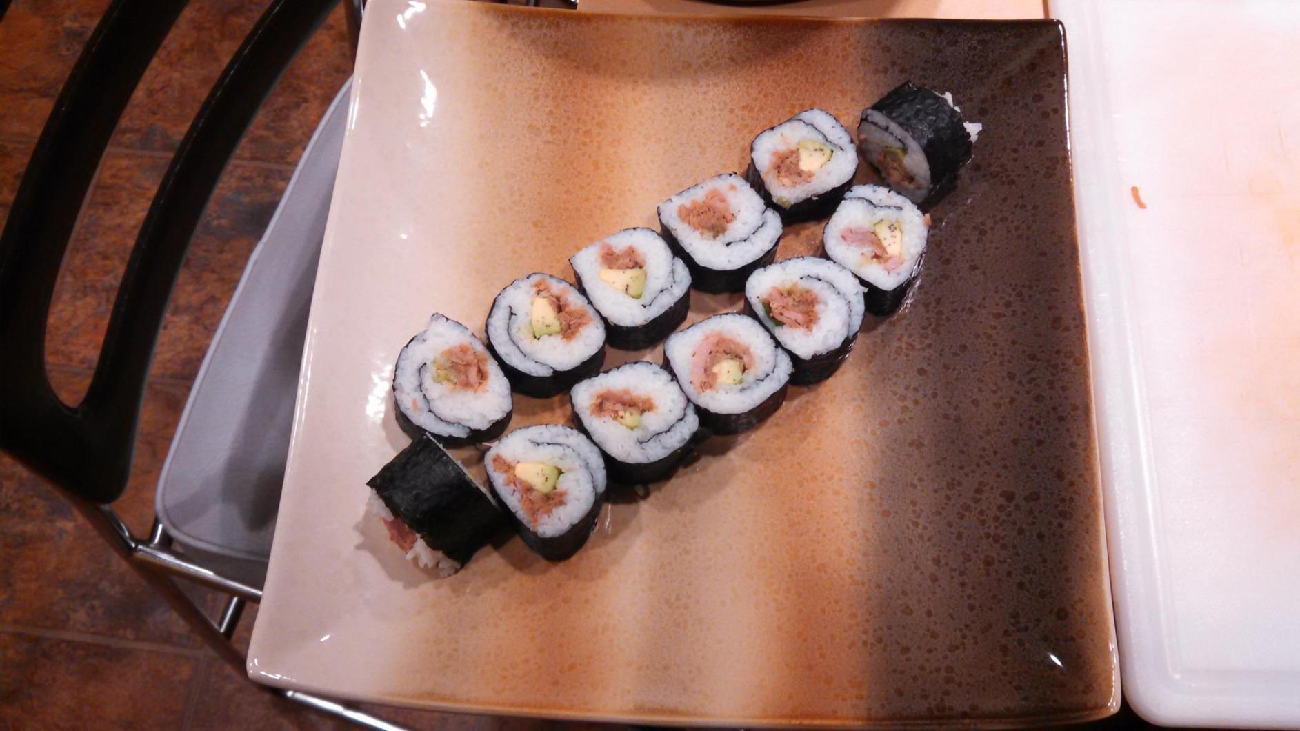 Lékué Silicone Makisu Sushi Rolling Mat | Platinum Silicone Non-Stick Maki Sushi Roller | Japanese Cooking Accessory | Use to Make California Rolls, Tamagoyaki & More | Dishwasher Safe customer photo 1