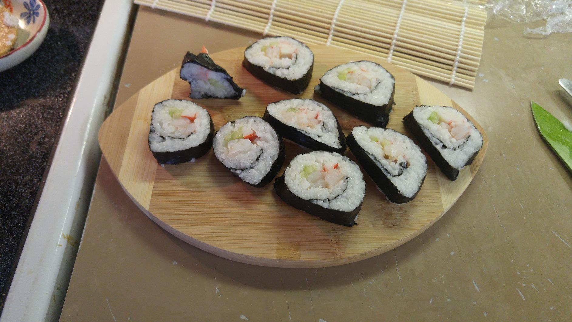 JapanBargain Sushi Roll Bamboo Mat, 10.5 Inch Square Natural Bamboo Sushi Rolling Mat for Maki Sushi Rolls, Reusable Eco-Friendly Makisu customer photo 1