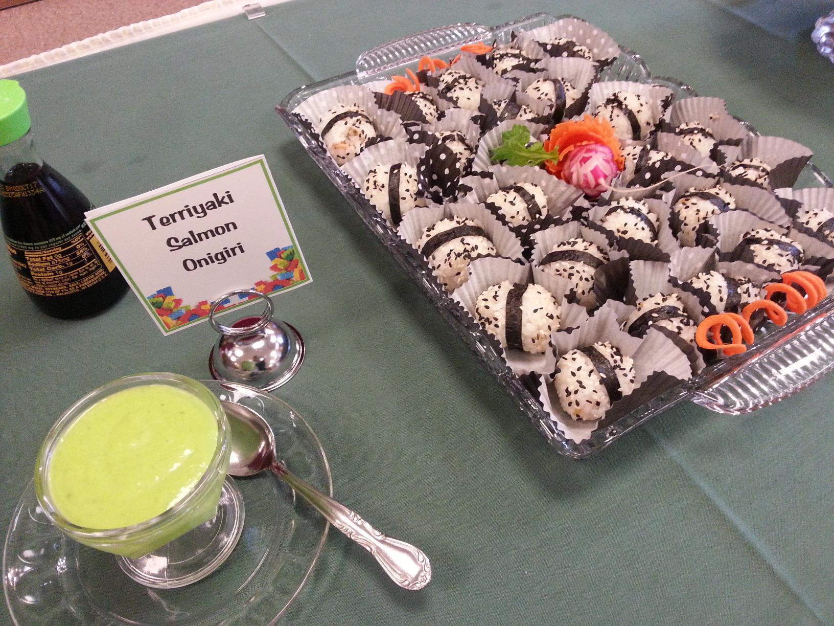 JapanBargain 1761, Japanese Sushi Mold Rice Ball Maker, Triangle Shape, Non Stick, White Color, Made in Japan customer photo 2