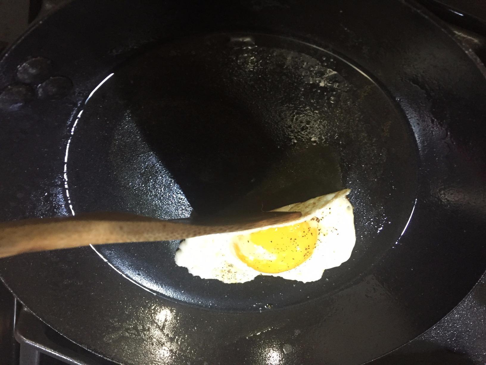 Lodge Seasoned Carbon Steel Skillet - Lightweight High Heat Frying Pan with Long Handle - Quick Temperature Response - Ideal for Searing & Sautéing - 10 Inches customer photo 1
