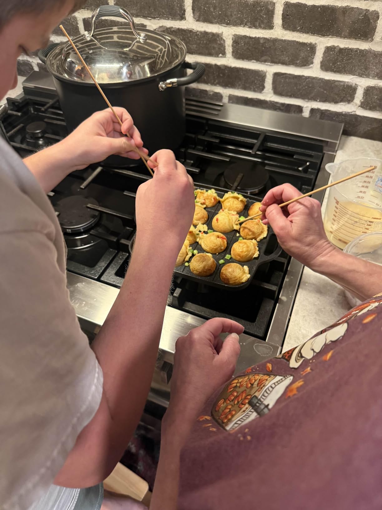 Iwatani Takoyaki Grill Pan , Medium, Black customer photo 2