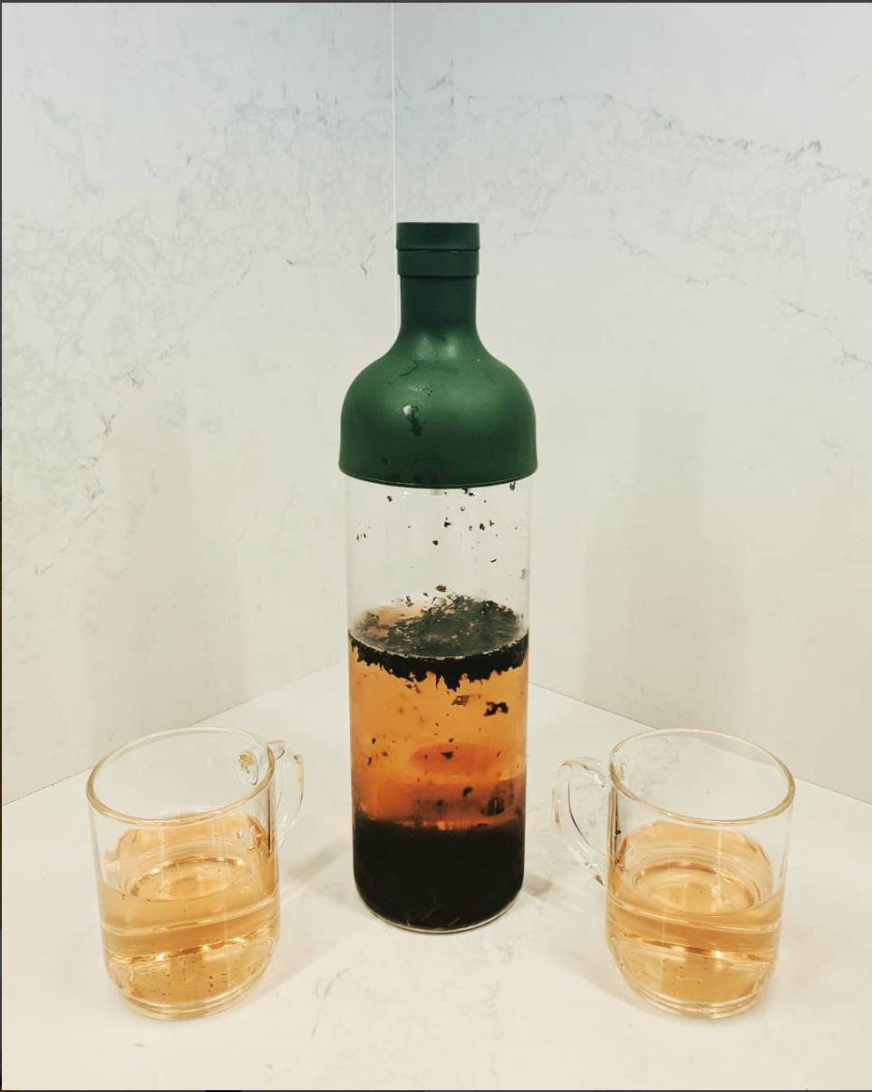 Hario Cold Brew Tea Wine Bottle, 750ml, Olive Green customer photo 2