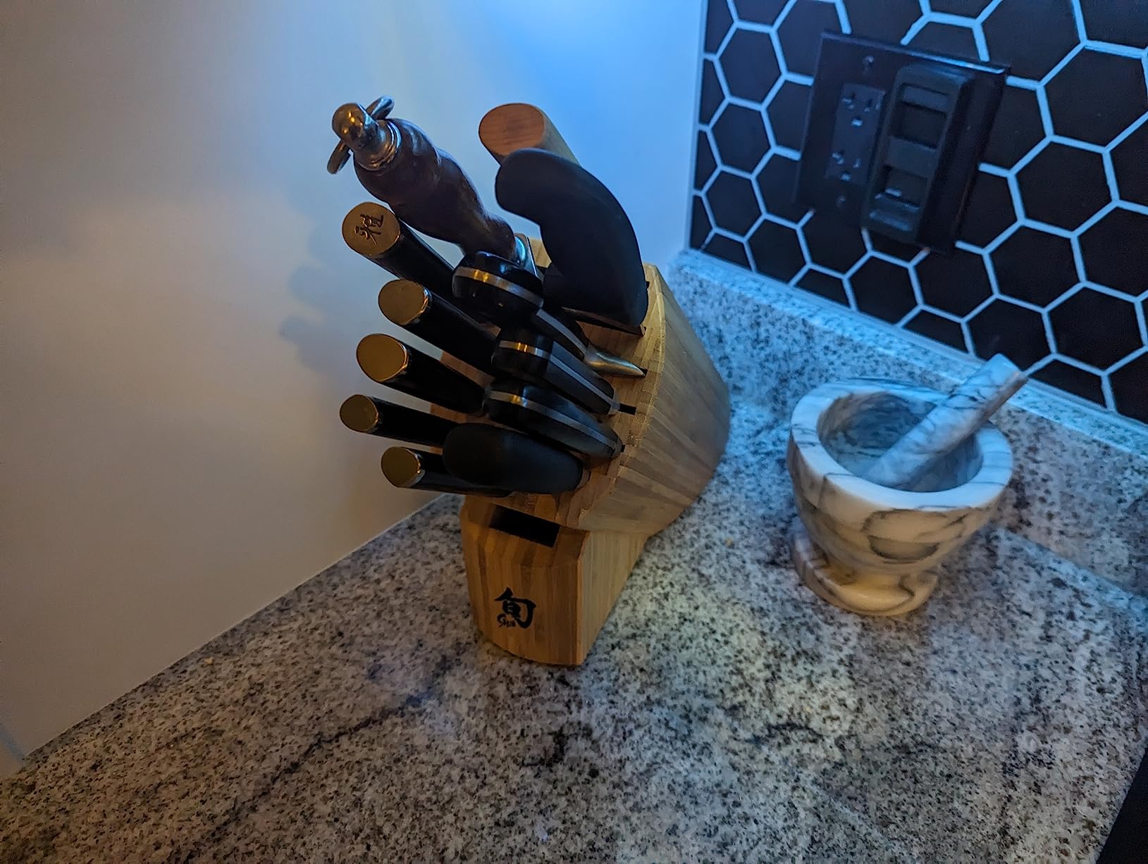 Shun Bamboo Oval Knife Block, 13 Slot Large Knife Holder, Made from Genuine Bamboo, Kitchen Storage for Professional and Home Chefs customer photo 1