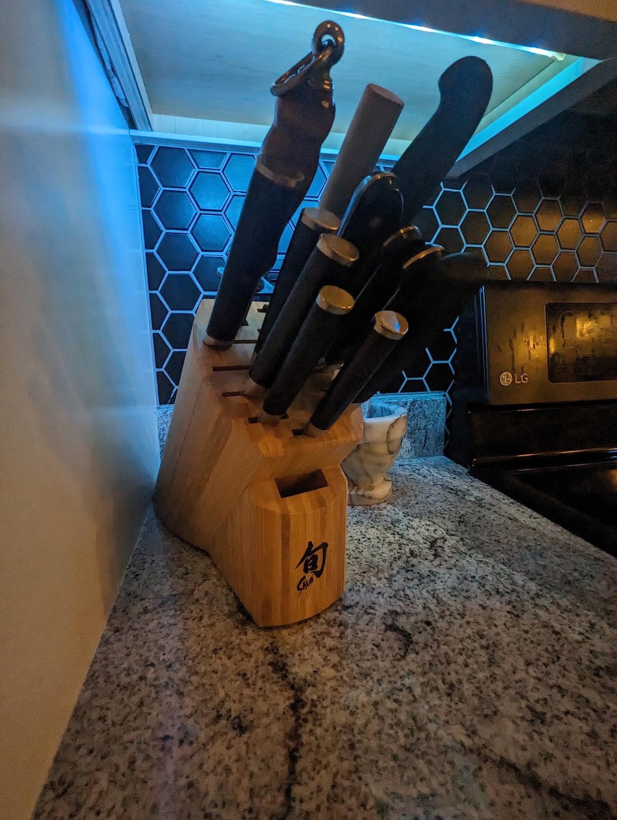 Shun Bamboo Oval Knife Block, 13 Slot Large Knife Holder, Made from Genuine Bamboo, Kitchen Storage for Professional and Home Chefs customer photo 2