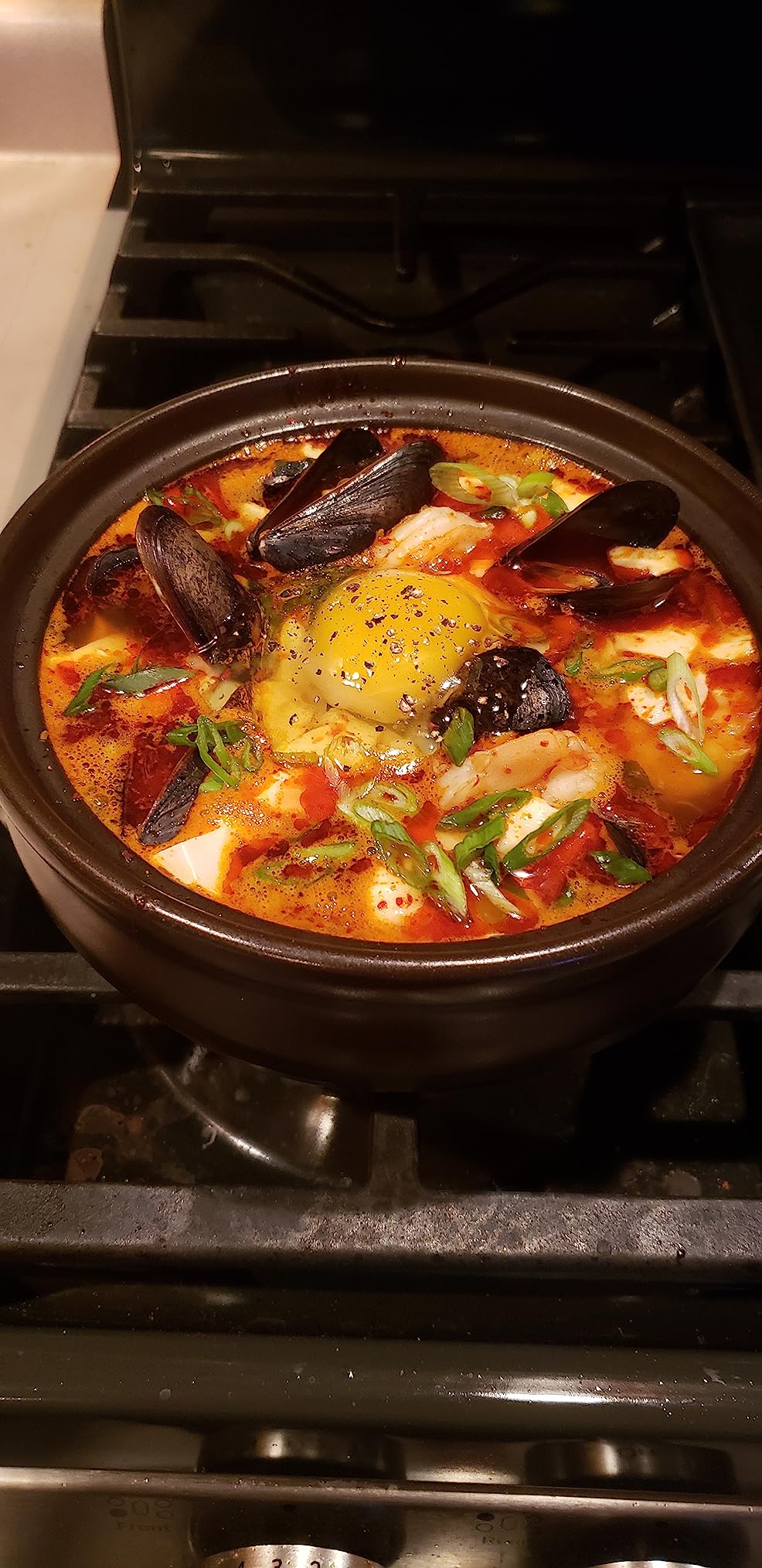 Korean Stone Bowl (Dolsot), Sizzling Hot Pot for Bibimbap and Soup - Premium Ceramic (Large with Lid | 44 Fl oz) customer photo 2