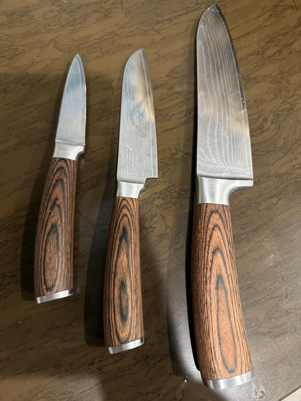 Wakoli EDIB 3-Piece Damascus Kitchen Knife Set in Wooden Gift Box, Razor Sharp Genuine Damascus Steel (VG10 Core), Includes Santoku, Small Santoku and Paring Knife, Ergonomic Pakkawood Handle customer photo 1