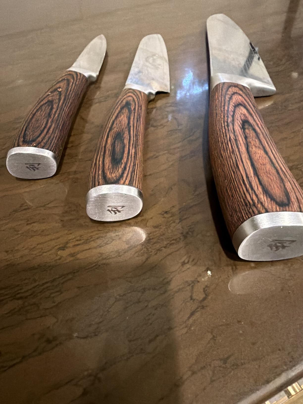 Wakoli EDIB 3-Piece Damascus Kitchen Knife Set in Wooden Gift Box, Razor Sharp Genuine Damascus Steel (VG10 Core), Includes Santoku, Small Santoku and Paring Knife, Ergonomic Pakkawood Handle customer photo 2