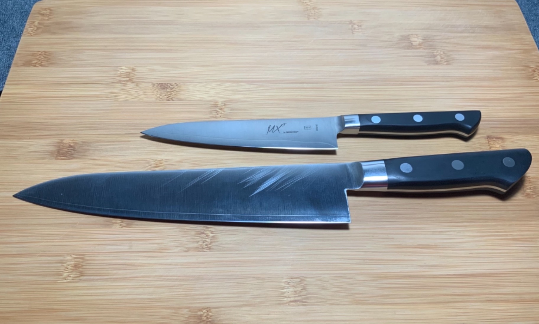 Mercer Culinary MX3 Premium San Mai VG-10 Steel Core Blade Gyuto Chef Knife, 210mm 8 3/10 Inch customer photo 2