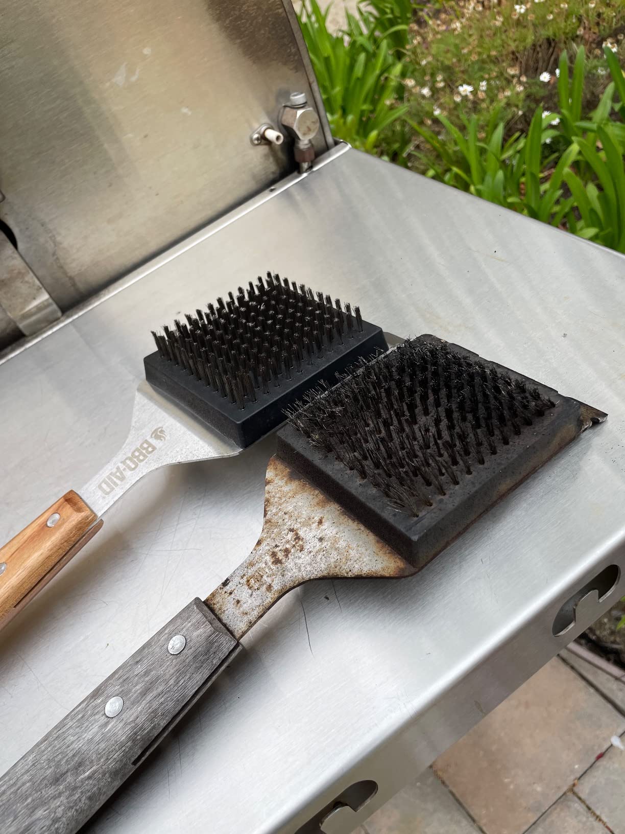 BBQ-Aid Grill Brush and Scraper for Barbecue - Grill Brush for Outdoor Grill with Extended, Large Wooden Handle and Replaceable Stainless Steel Bristles Head customer photo 2