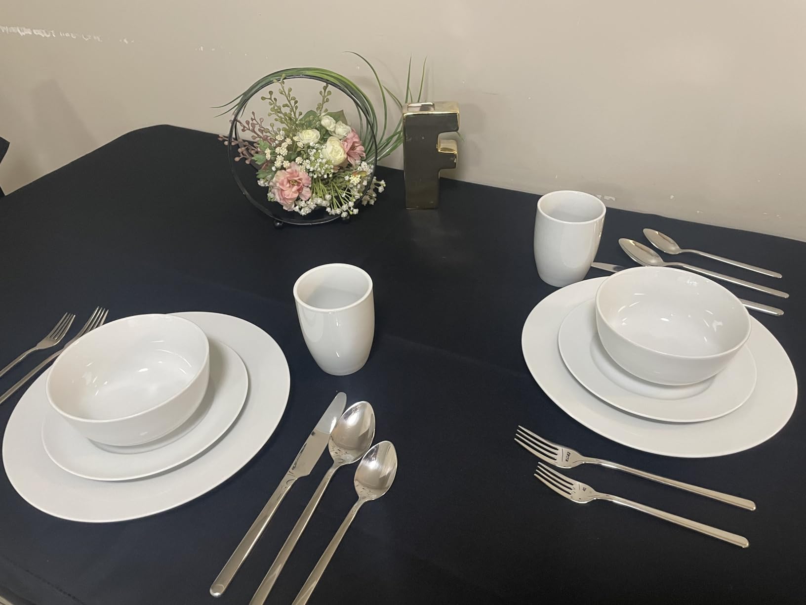 Amazon Basics 16-Piece Porcelain Dinnerware Set, Microwave and Dishwasher Safe, Service for 4, Plates, Bowls and Mugs, White customer photo 2