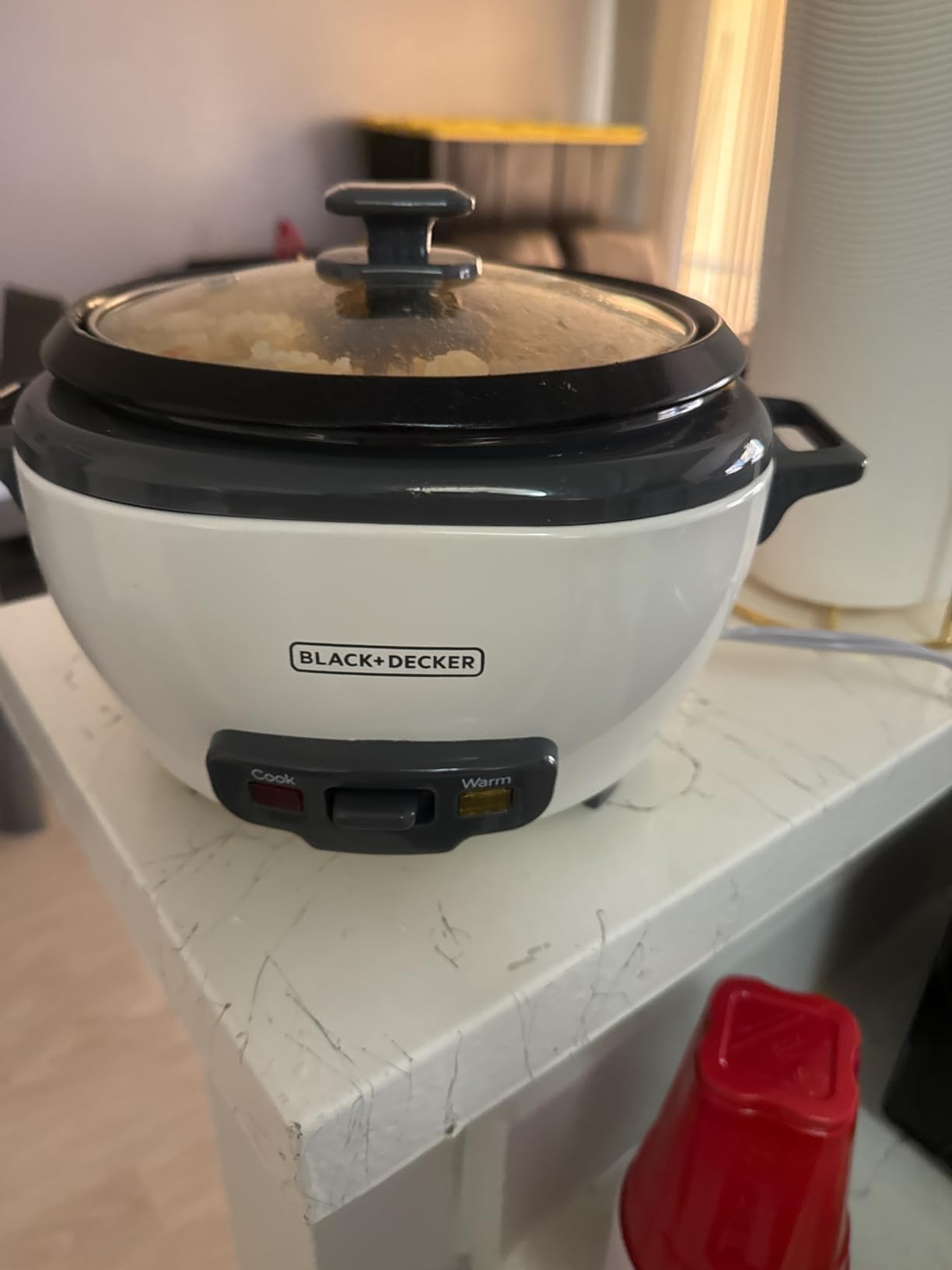 BLACK+DECKER Rice Cooker 6-Cup (Cooked) with Steaming Basket, Removable Non-Stick Bowl, White customer photo 1