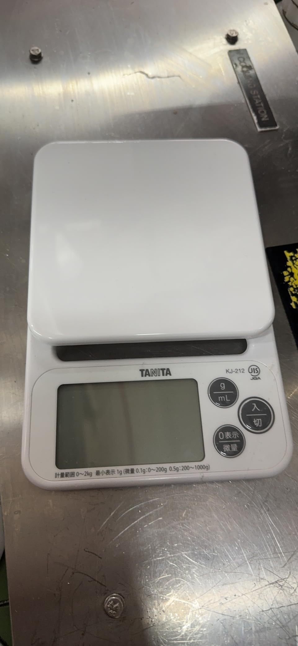 Tanita KF-200 WH Cooking Scale, Kitchen Scale, Digital Cooking, 4.4 lbs (2 kg), 0.4 oz (1 g) Unit, White customer photo 1