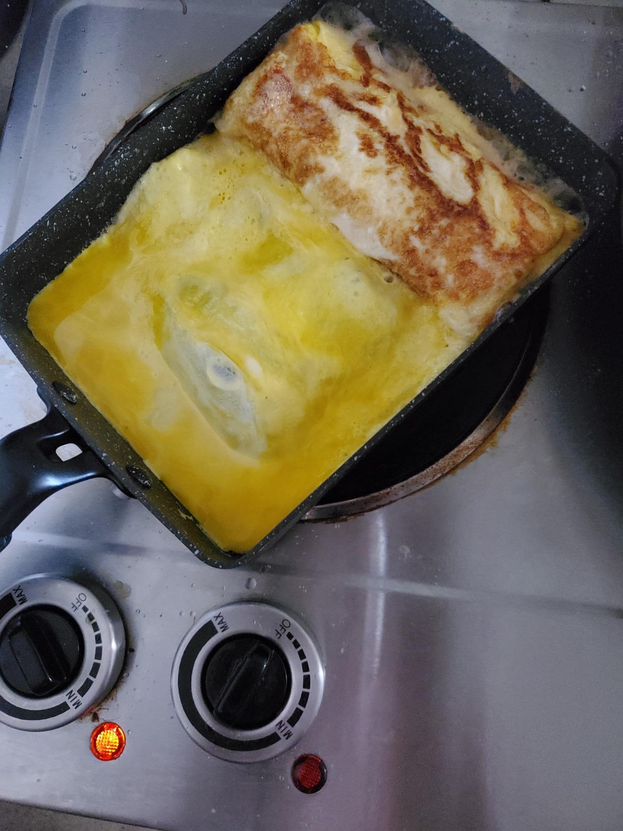 MyLifeUNIT Tamagoyaki Pan, Japanese Omelette Pan Nonstick with Silicone Spatula, Square Egg Pan 7 x 5 inches, Black customer photo 2