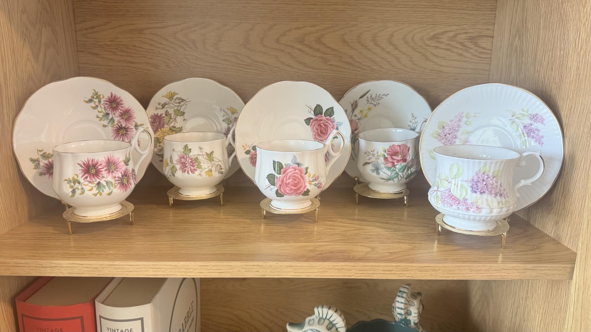 HOHIYA 6 Piece Cup and Saucer Display Stand Decorative Teacup and Coffee Mug Rack Organizer Gold Finish Compact Tabletop Display for China Tea Cups Plates and Dishware customer photo 1