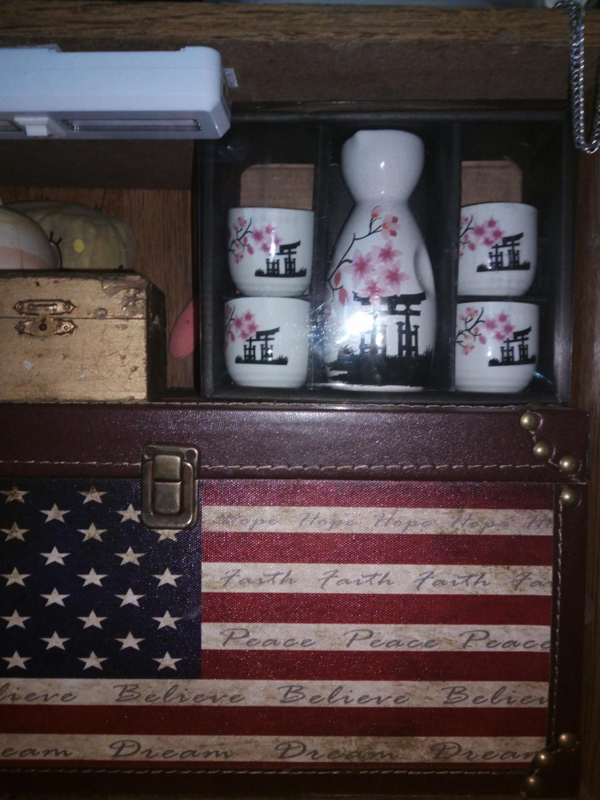 Tosnail 5 Pieces Ceramic Japanese Sake Set, 1 Serving Carafe and 4 Cups - Pink Sakura customer photo 2