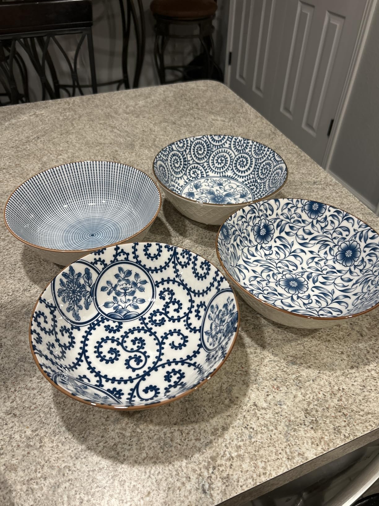 Ramen Bowls Set of 4, 40 oz Ramen Bowls, 8 Inch Ceramic Noodle Bowls for Pho, Soup & Udon, Blue and White Japanese Style customer photo 2