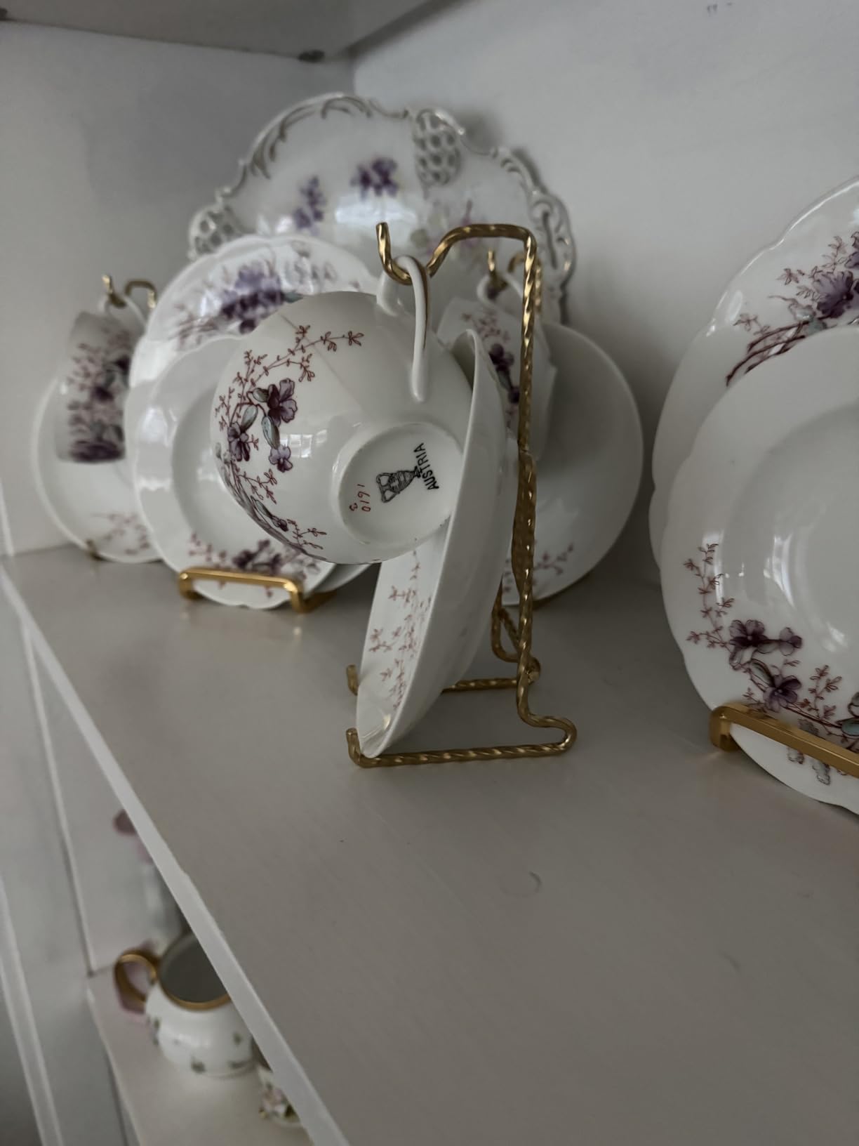 HOHIYA Tea Cup and Saucer Display Stand 6 Pack Gold Twist Metal Teacup Holder Rack Decorative Easel Organizer for China TeaCups Coffee Mugs Plates and Dish Display customer photo 1