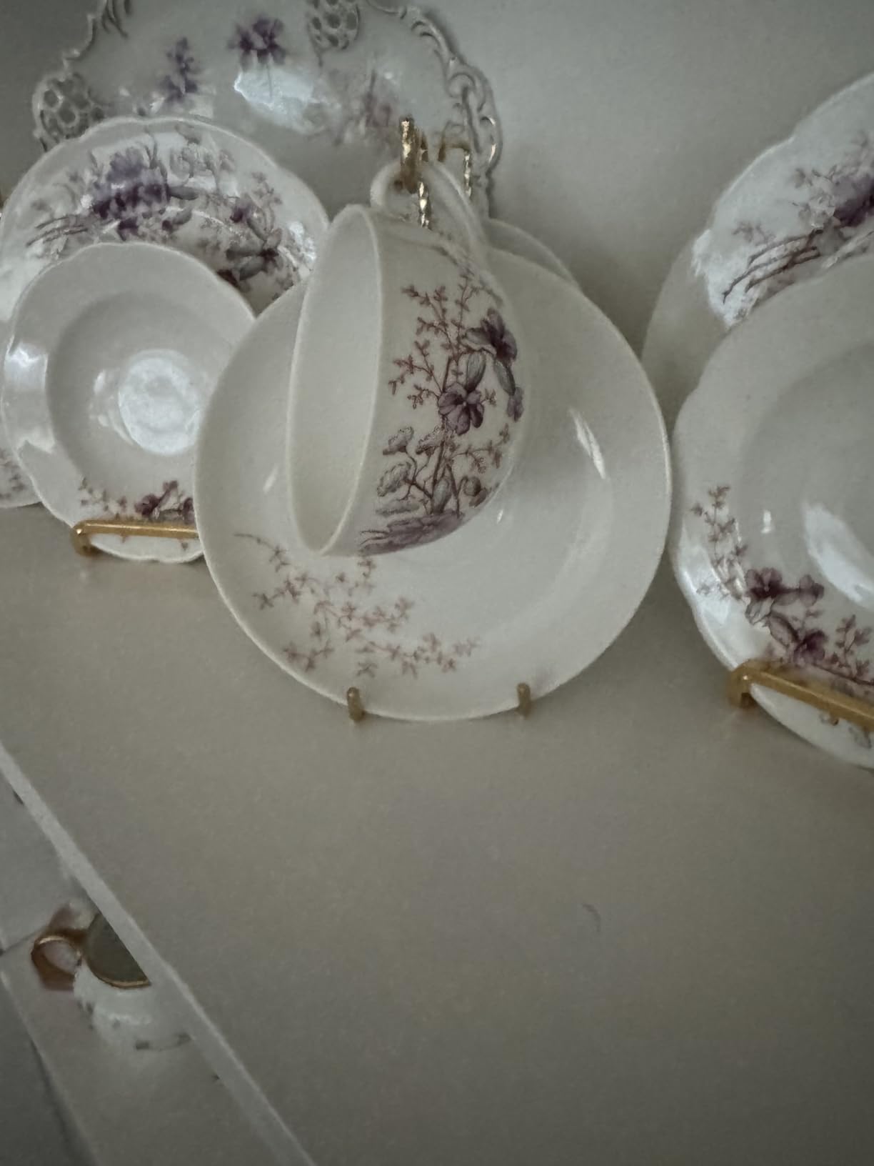 HOHIYA Tea Cup and Saucer Display Stand 6 Pack Gold Twist Metal Teacup Holder Rack Decorative Easel Organizer for China TeaCups Coffee Mugs Plates and Dish Display customer photo 2