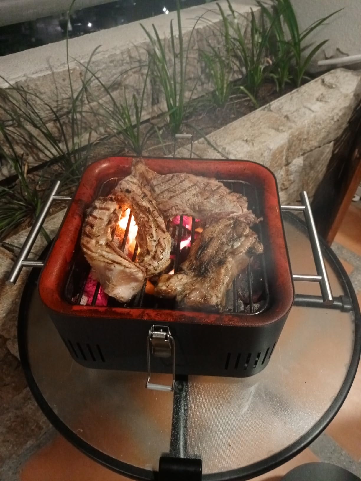 Everdure CUBE Portable Charcoal Grill, Tabletop BBQ, Perfect Tailgate, Beach, Patio, or Camping Grill, Lightweight & Compact Small Grill with Preparation Board & Food Storage Tray, Graphite customer photo 1