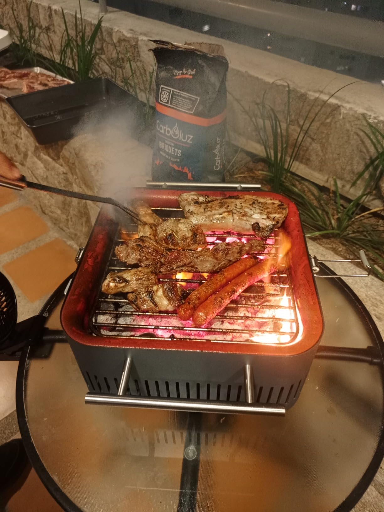 Everdure CUBE Portable Charcoal Grill, Tabletop BBQ, Perfect Tailgate, Beach, Patio, or Camping Grill, Lightweight & Compact Small Grill with Preparation Board & Food Storage Tray, Graphite customer photo 2