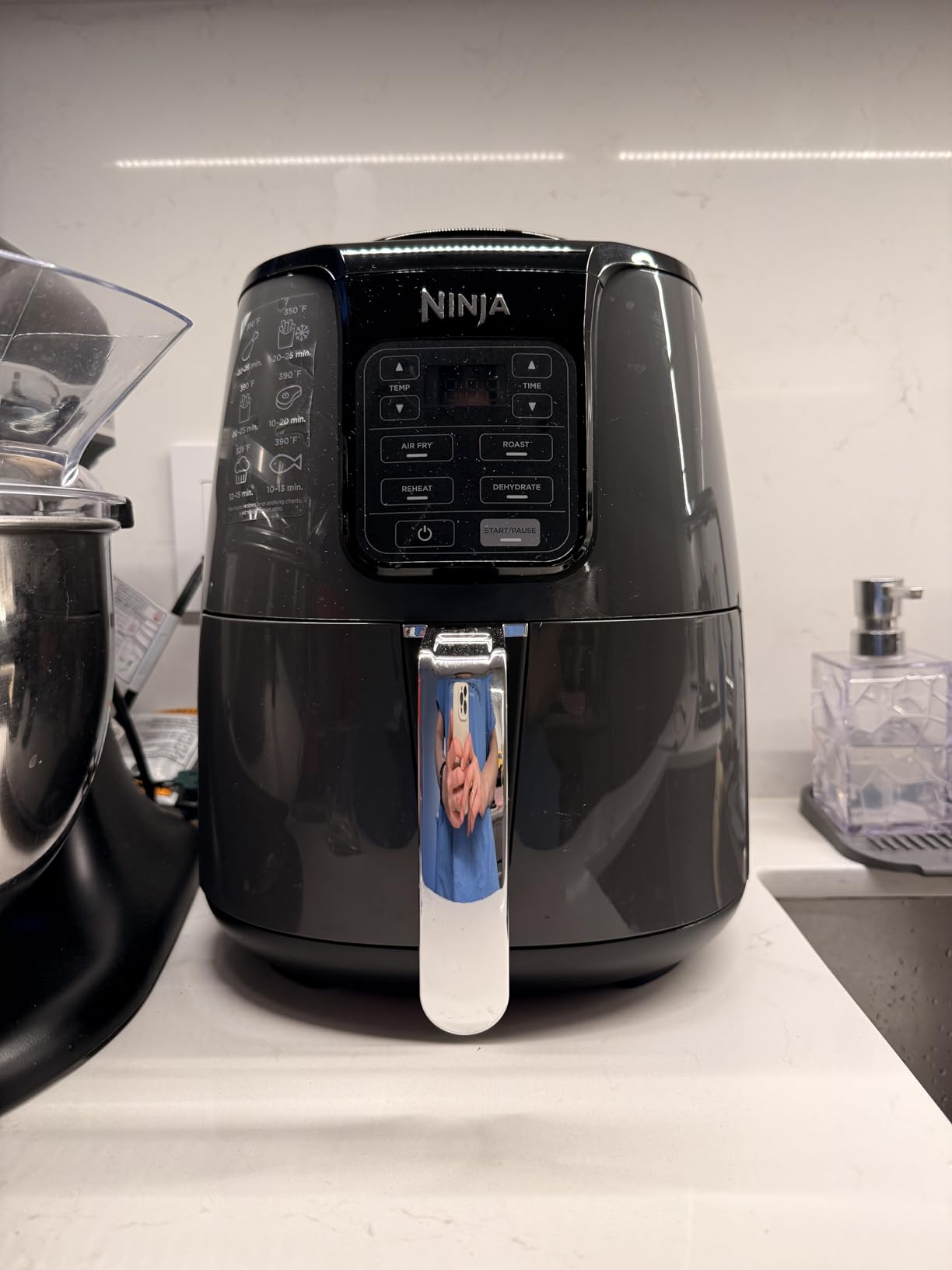 Ninja Air Fryer | 4 QT Capacity | 4-in-1 Roast, Crisp, Roast, Reheats, & Dehydrates | Dishwasher Safe Parts | 105°F-400°F | Includes 20 Easy & Healthy Recipes | 1550 watt | Grey | AF101 customer photo 1