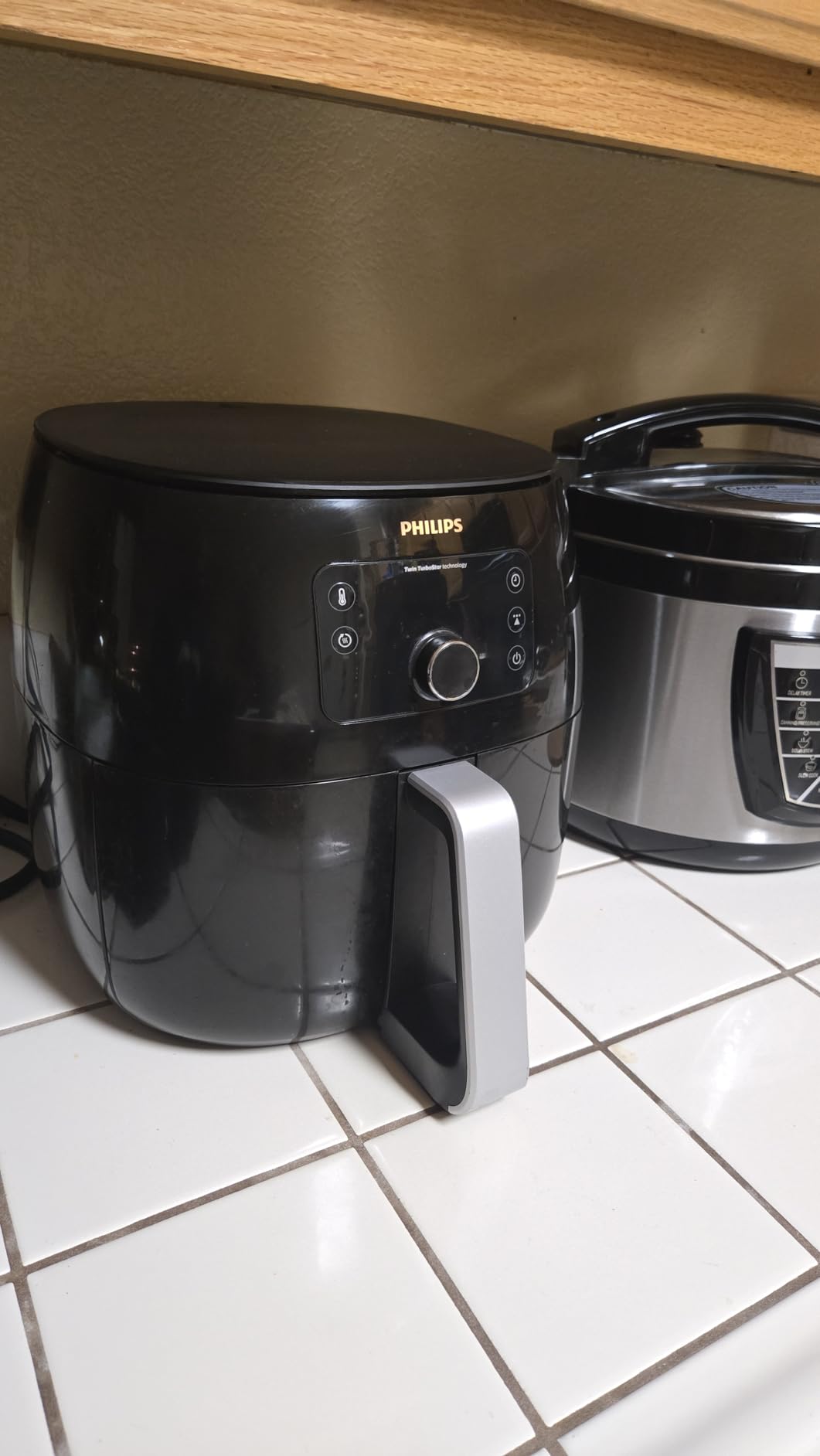 Philips Premium Airfryer XXL, Fat Removal Technology, 3lb/7qt, Rapid Air Technology, Digital Display, Keep Warm Mode, 5 Cooking Presets, HomeID App, Family Sized, Black (HD9650/96) customer photo 1