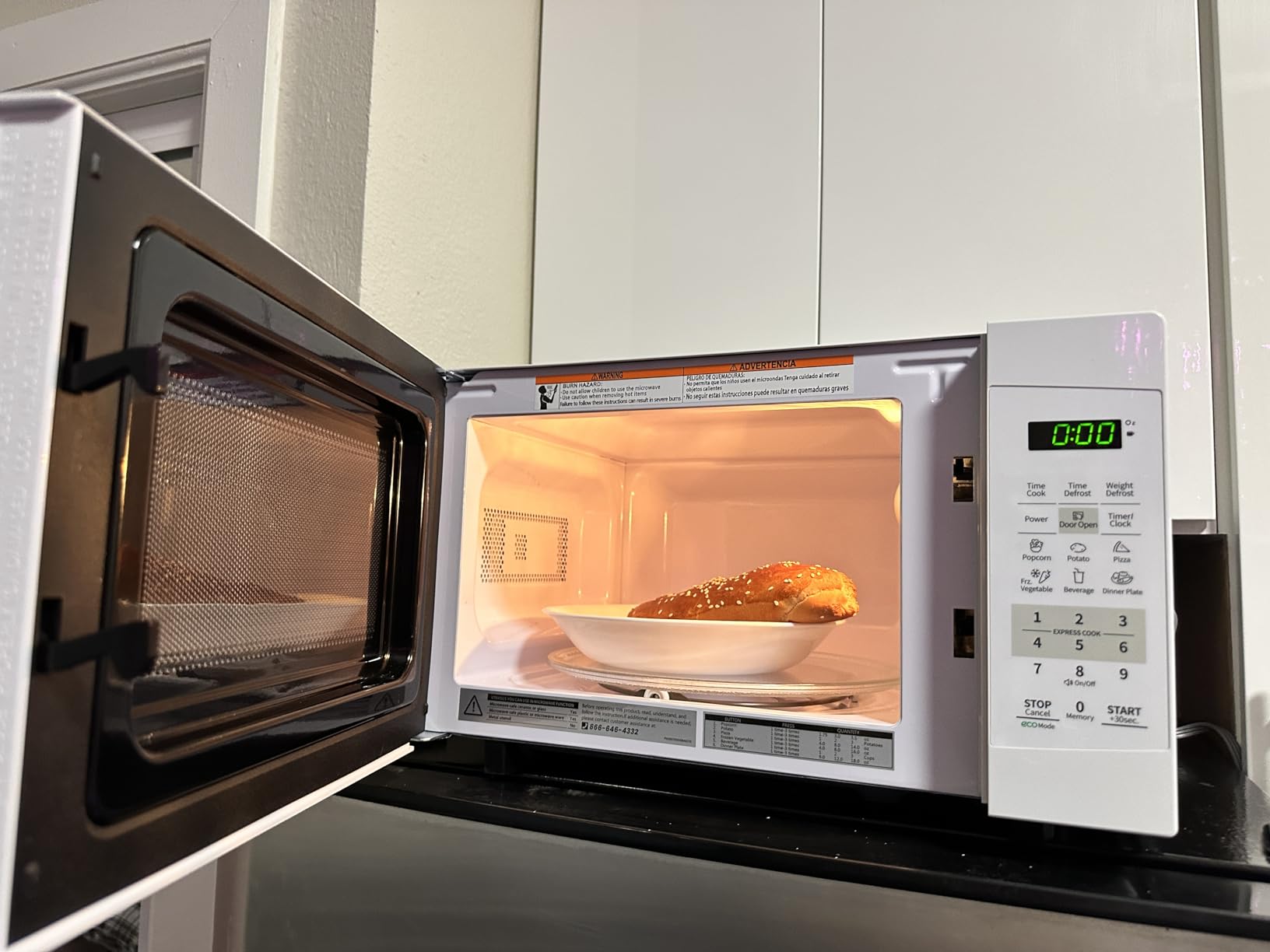 COMFEE' EM720CPL-PMB Countertop Microwave Oven with Sound On/Off, ECO Mode and Easy One-Touch Buttons, 0.7cu.ft, 700W, Black customer photo 1