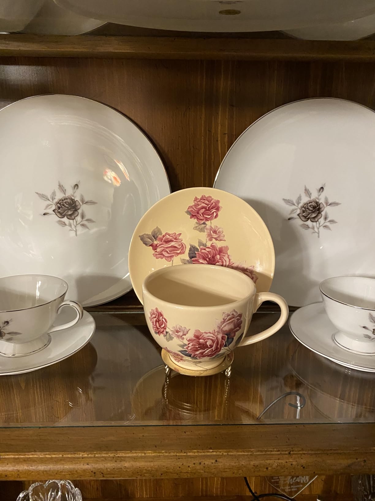 Bard's Ornate Twisted Shiny Gold-toned Cup and Saucer Stand, 3