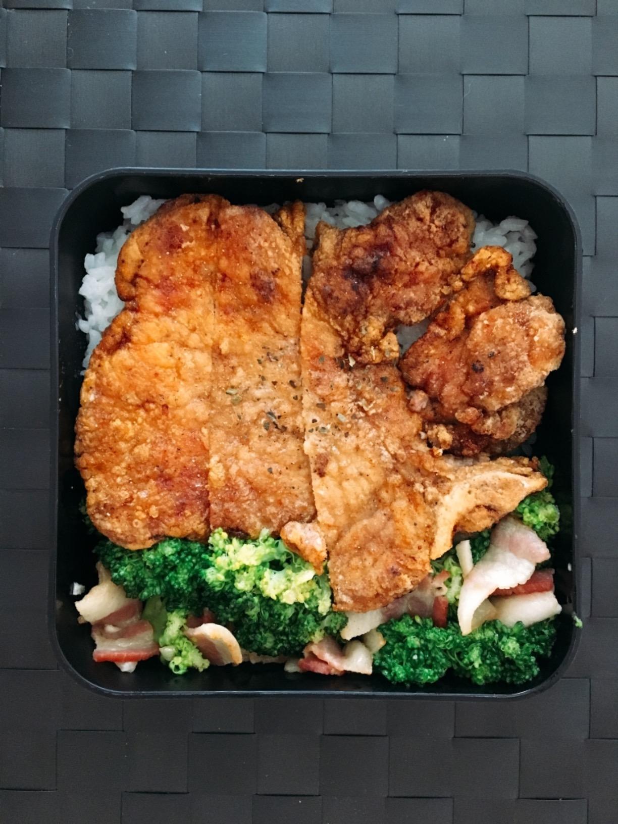 Large Bento Lunch Box MB Square Blush with 2 Compartments - 57 oz - Leakproof Lunch Box for Work/Picnic/Meal Prep - BPA Free - Microwave & Dishwasher Safe - Pink customer photo 2