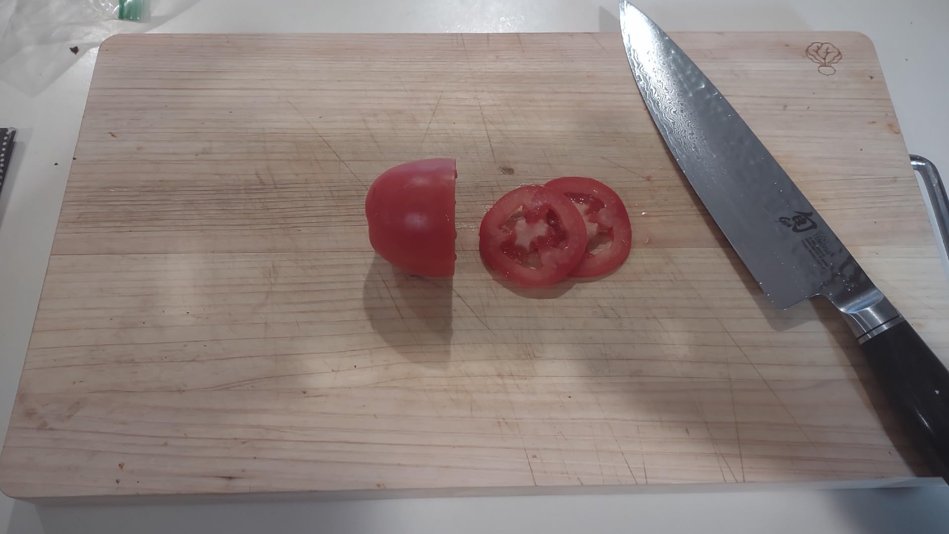 BOUMBI Hinoki Wood Reversible Cutting Board with Metal Handle (15.6x9.1x1.05) customer photo 1