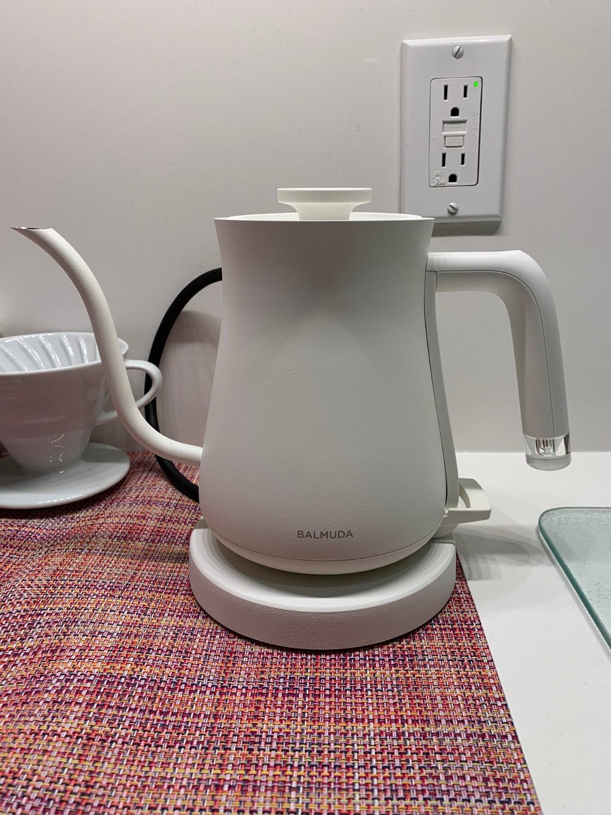 BALMUDA The Kettle | Electric Gooseneck Kettle | Lightweight | Stainless Steel | 0.6L (20fl oz) Capacity | Neon Light Indicator | Perfect for Tea and Coffee | US Version | Black customer photo 1