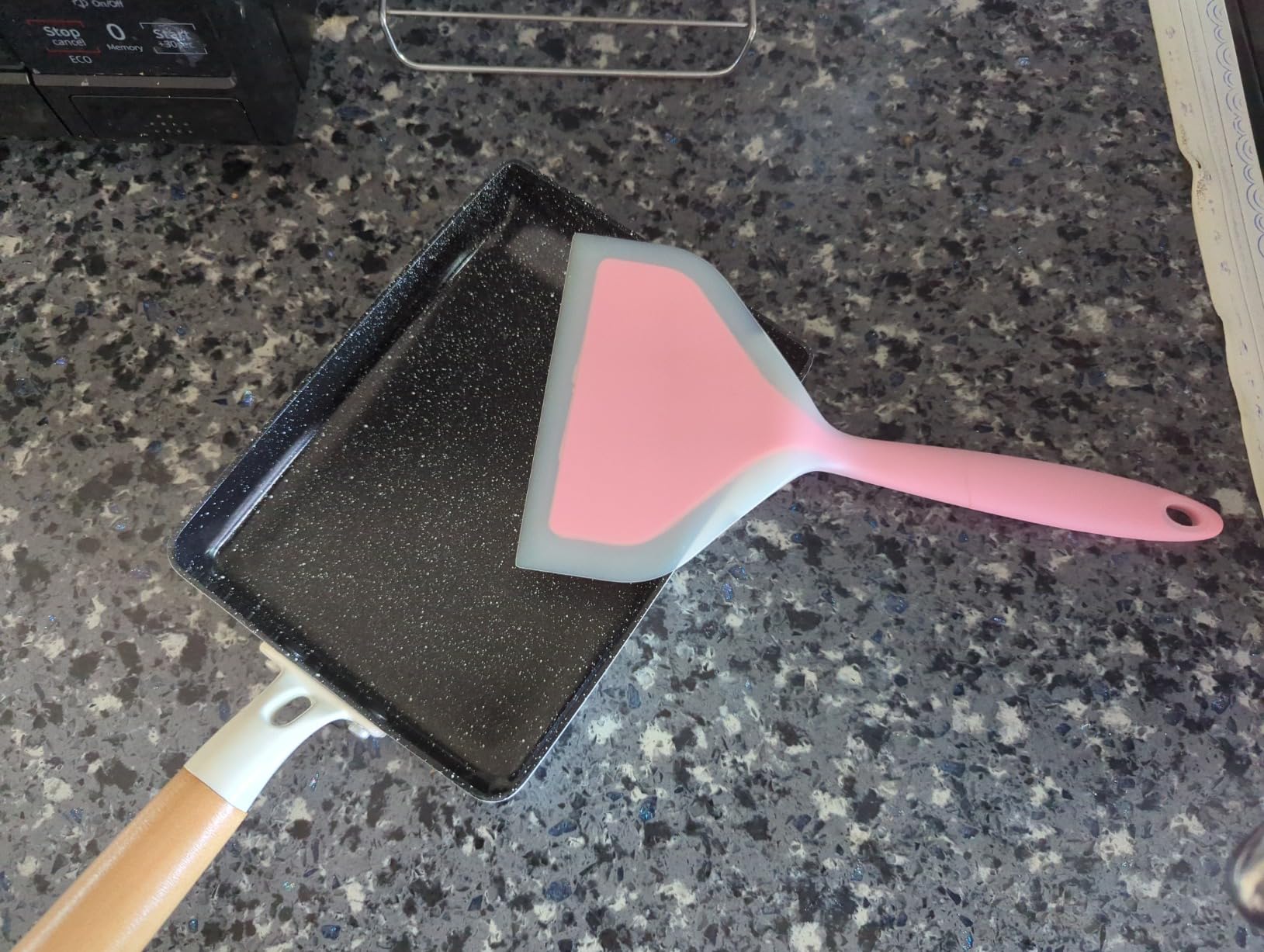 ROCKURWOK Nonstick Tamagoyaki pan, Japanese Omelette pan, Non-stick Egg Roll Pans, Retangle Tamago Pan, Small Frying pan with Silicone Spatula Brush, 7