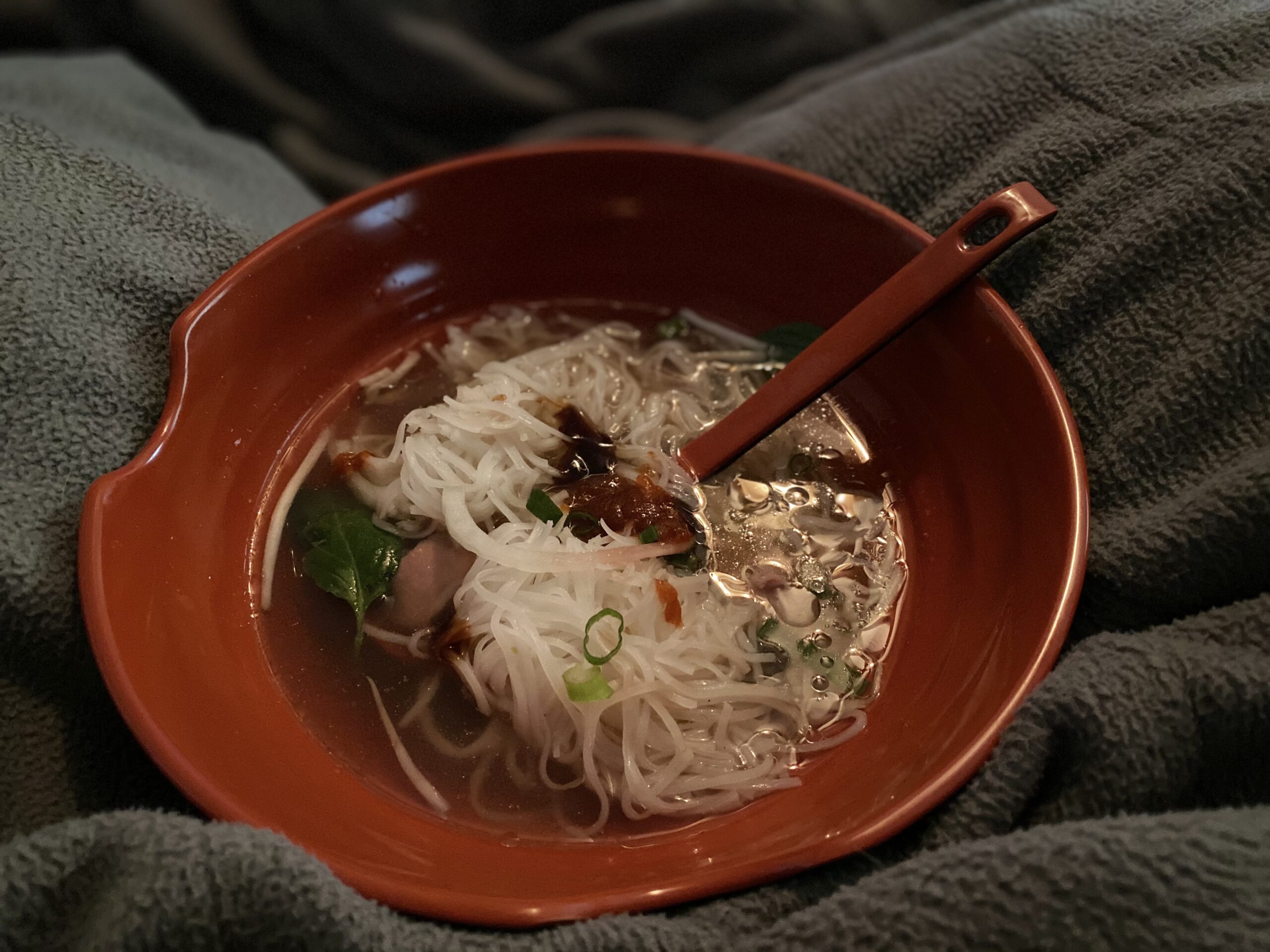 4 XL Ramen bowl set. 12 Pieces Pho Bowls. Asian Japanese soup. Utensil: Spoons and Chopsticks kit. Melamine, Large 52 oz. Noodles, Rice, Udon, Thai, Chinese, Korean, Udon, Wonton, Miso, 9 inch customer photo 2