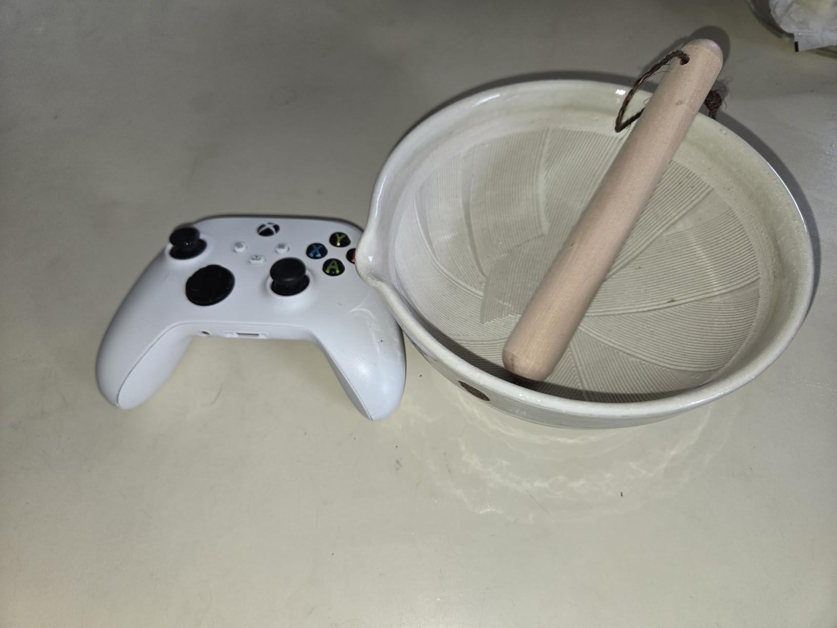 TIKUSAN Japanese Ceramic Ripple Ridge Mortar & Pestle Suribachi Bowl and Surikogi Set with Spout 7.1 inches Made in Japan (Brown) customer photo 1