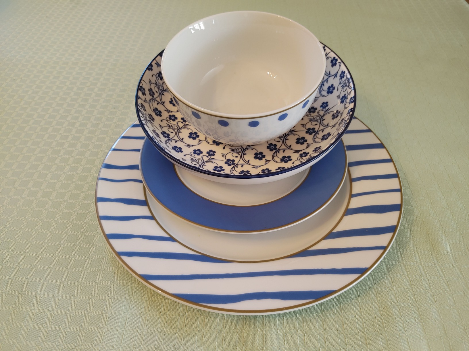 Selamica Porcelain Salad Pasta Bowls, Serving bowls, Microwave & Dishwasher Safe, Sturdy & Stackable - 26 Ounce, Set of 6, Vintage Blue customer photo 2