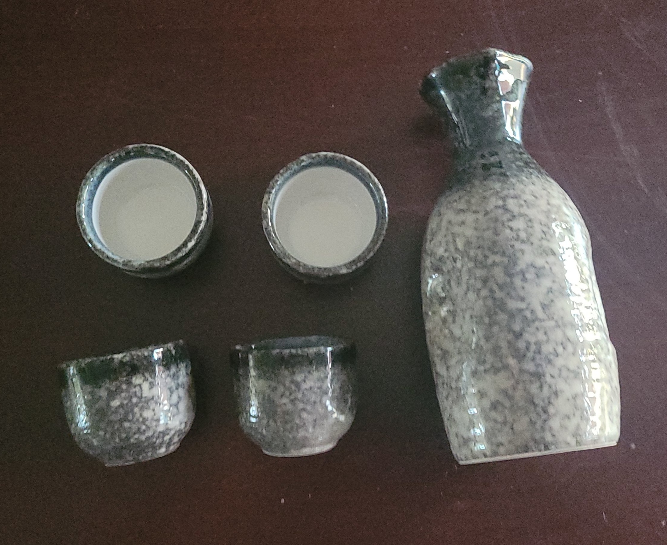 Japanese Sake Set Sake Cups Tokkuri Bottle 10oz 1PC and Ochoko Cups 1.7oz 4pcs Stoneware Uaral(Emerald Green) customer photo 1