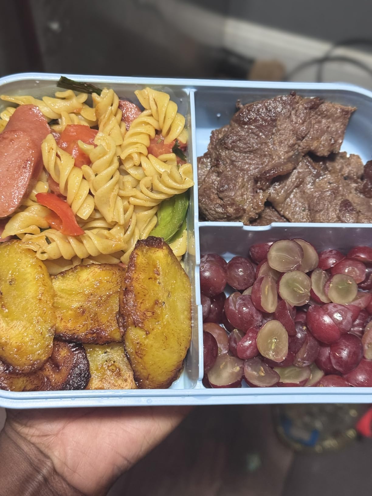 MISS BIG Bento Box, Lunch Box, Leak Proof Lunch Containers, No BPAs and No Chemical Dyes Bento Lunch Box, Dishwasher and Microwave Safe Lunch Containers for Adults (1900ml White) customer photo 3
