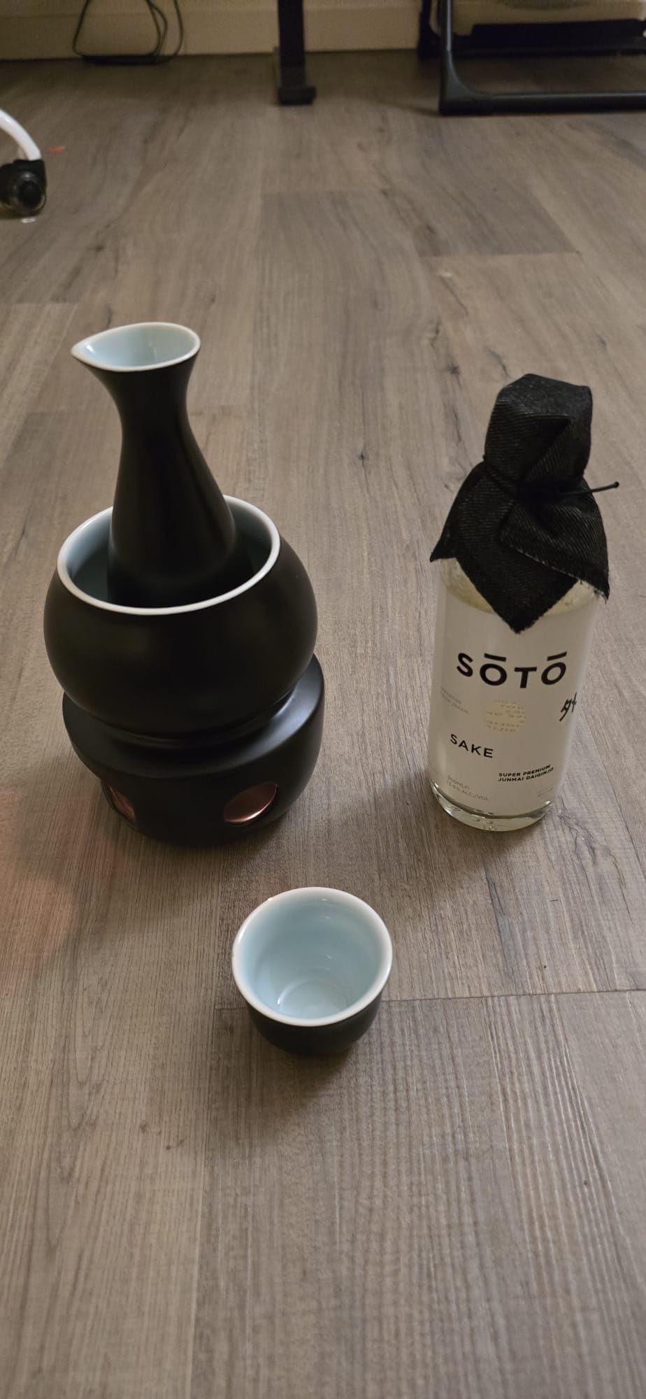 Foraineam Ceramic Sake Set with Warmer, Japanese Style Porcelain Hot Saki Drink Warmer Set, 7 Pieces Set Including 1 Stove, 1 Warming Bowl, 1 Sake Bottle, 4 Sake Cups customer photo 2
