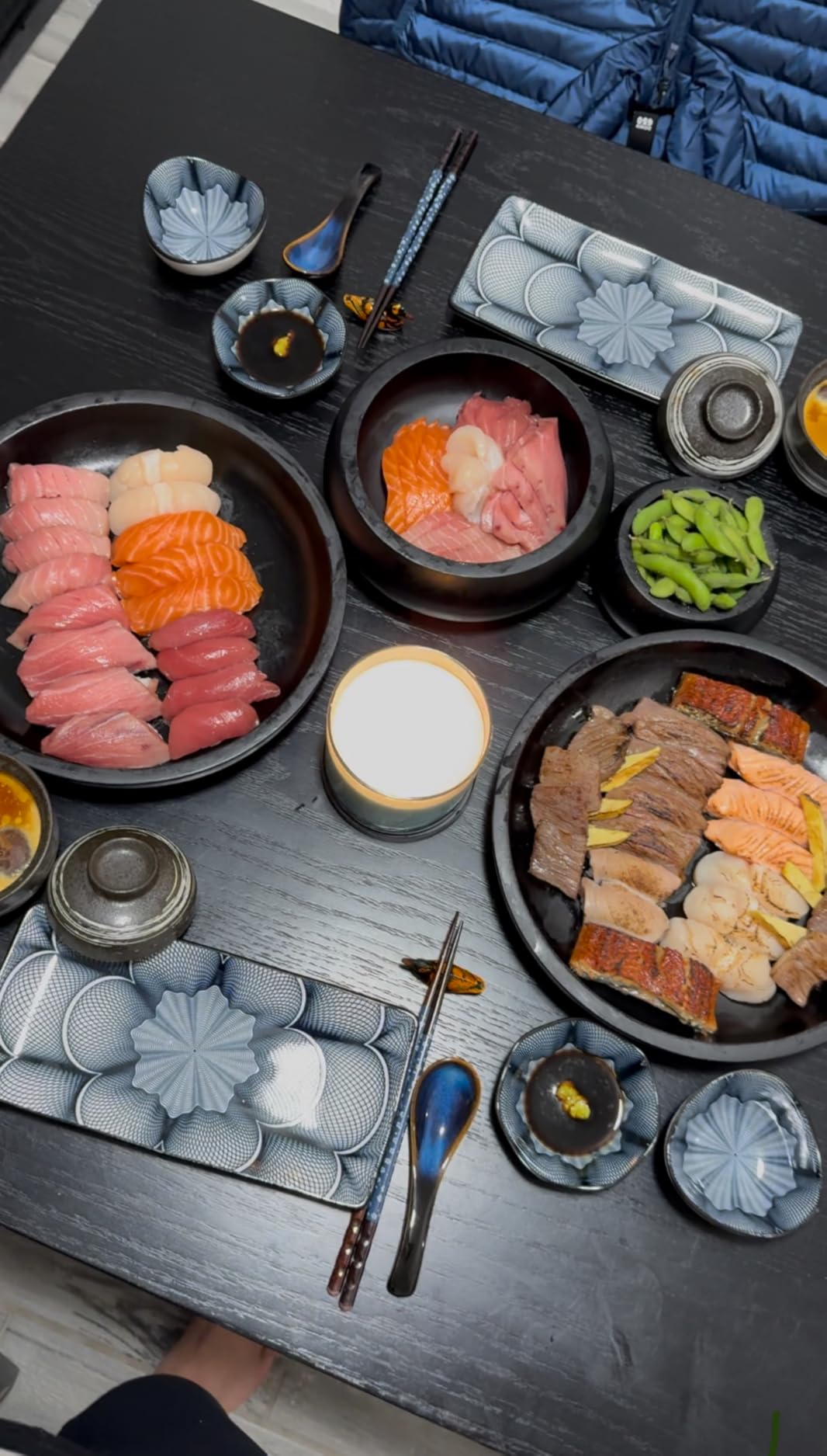 Artcome 10 Pcs Japanese Style Ceramic Sushi Plate Dinnerware Set for Wedding Housewarming - 2 Sushi Plates, 2 Sauce Dishes, 2 Snack Bowl, 2 Pairs of Chopsticks, 2 Chopsticks Holders, Blue customer photo 1