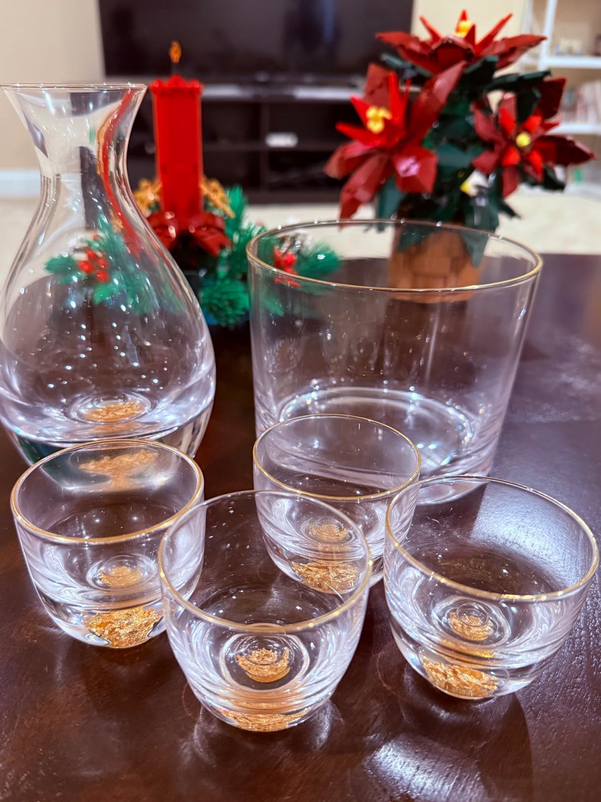 DUJUST Sake Set for 4, Crystal Sake Glass Decorated with 24K Gold Leaf Flakes, 1 Sake Bottle, 1 Sake Tank and 4 Sake Cups/Shot Glass, Cold Sake Carafe, Beautiful & Luxury Japanese Gifts Set - 6 pcs customer photo 1