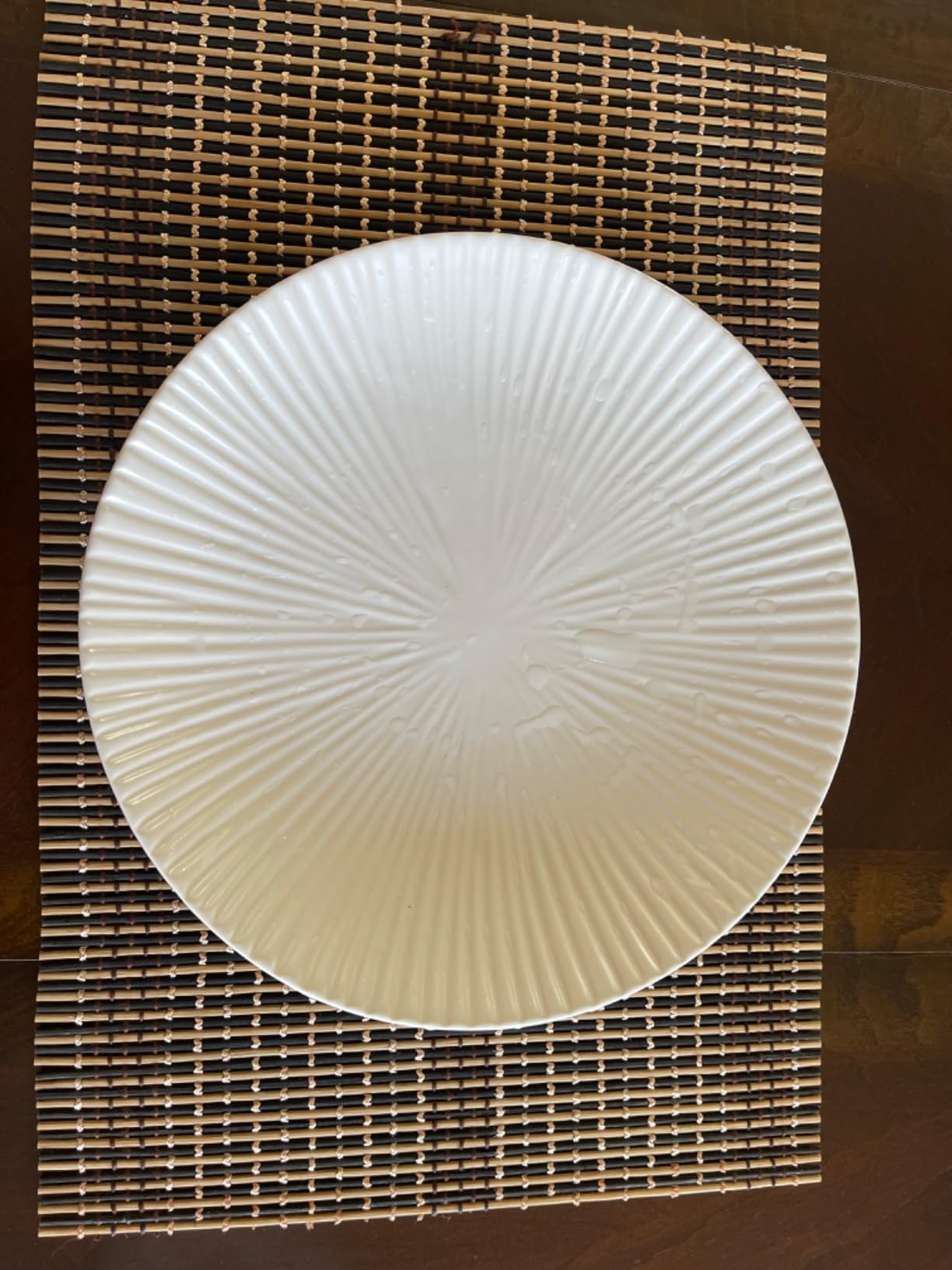 Jusalpha Set of 4-Japanese Style Porcelain Dinner Plates, Versatile Circular Serving Plates for Breakfast, Salad, Steak Dinner, PL018 (10.3 Inches, Black) customer photo 1