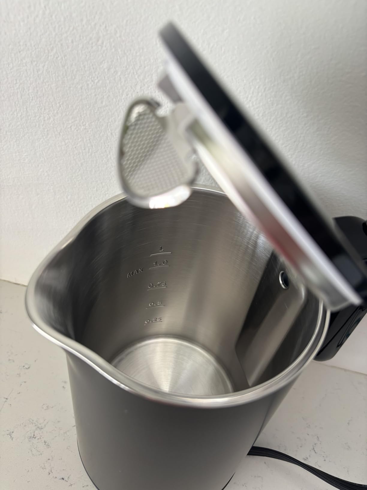 ZWILLING Enfinigy Cool Touch 1-Liter Electric Kettle, Cordless Tea Kettle & Hot Water - Black customer photo 1