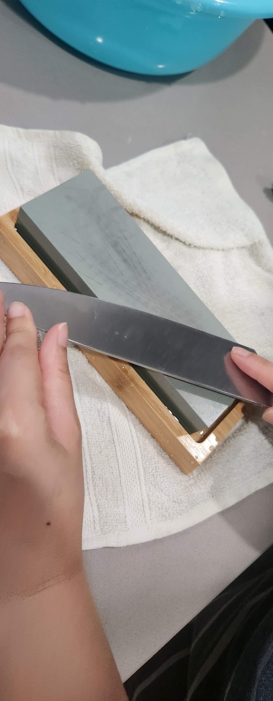 Wucgea Knife Sharpening Stone Kit - 400/1000 3000/8000 Grit Japanese Whetstone Sharpener set with Non-slip Rubber Base Angle Guide Flattening stone and Leather Strop customer photo 2