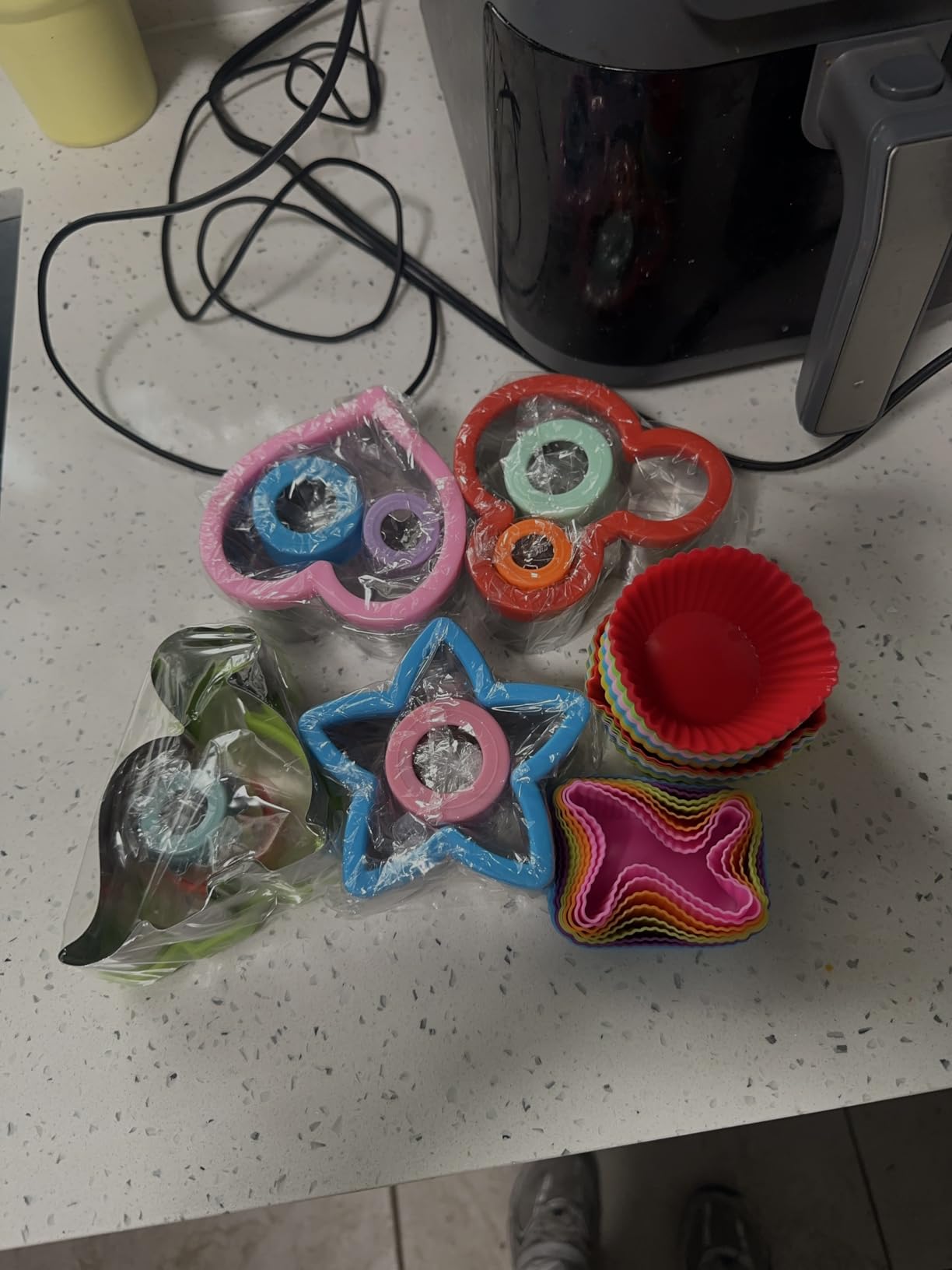 XANGNIER 40 Pcs Silicone Lunch Box Dividers,Reusable Lunch Bento Box Accessories for Kids,Lunchbox Supplies Accessories,Back to School Lunch Essentials,Silicone Cupcake Liners,Muffin Cups customer photo 1