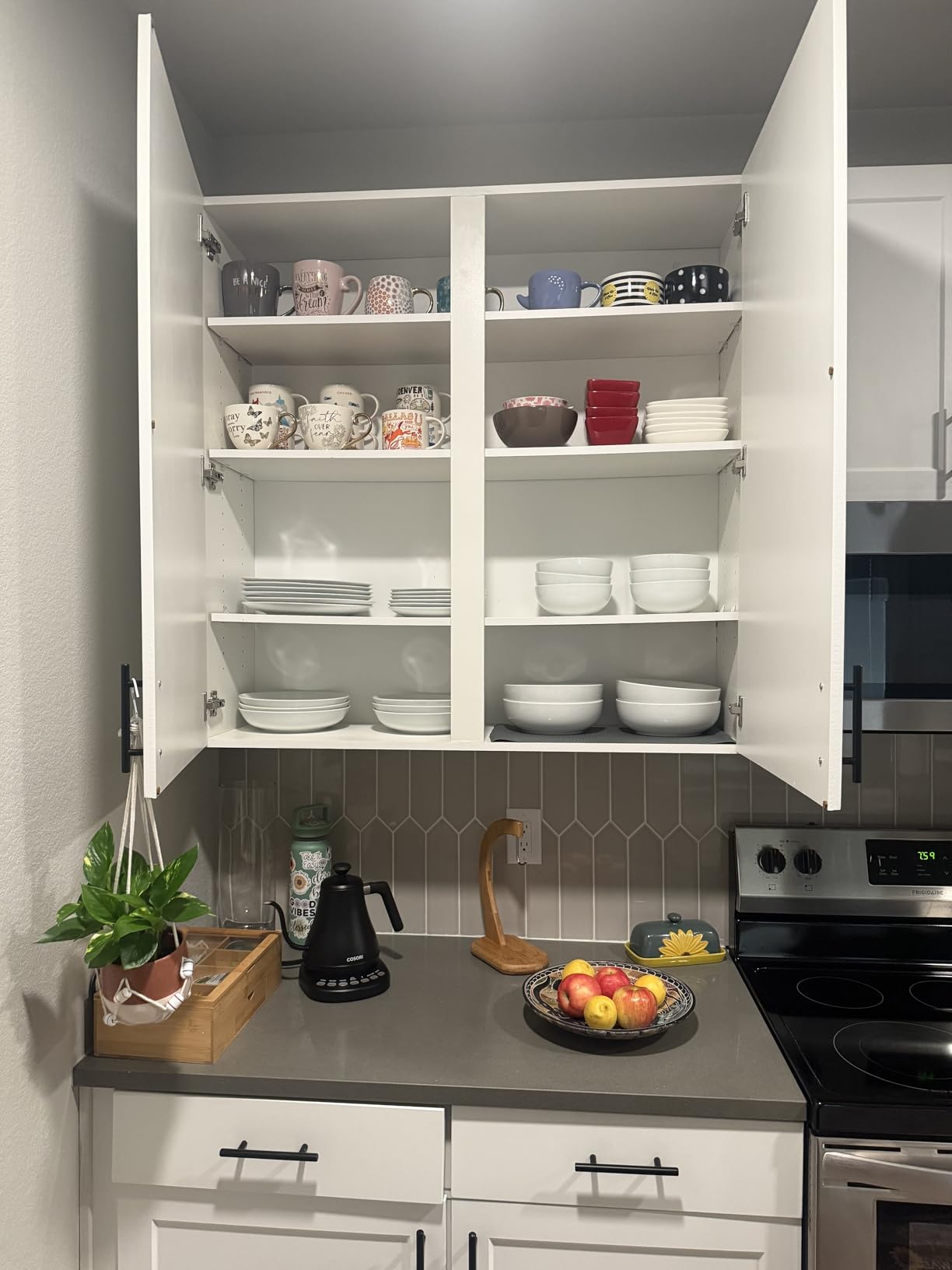 24-Piece Gourmet Porcelain Dinnerware Sets, Modern White Round Dish Set for 6 - Premium Serving Plates and Bowls Sets for Dessert, Salad, Soup, Pasta - Series AMELIA customer photo 2