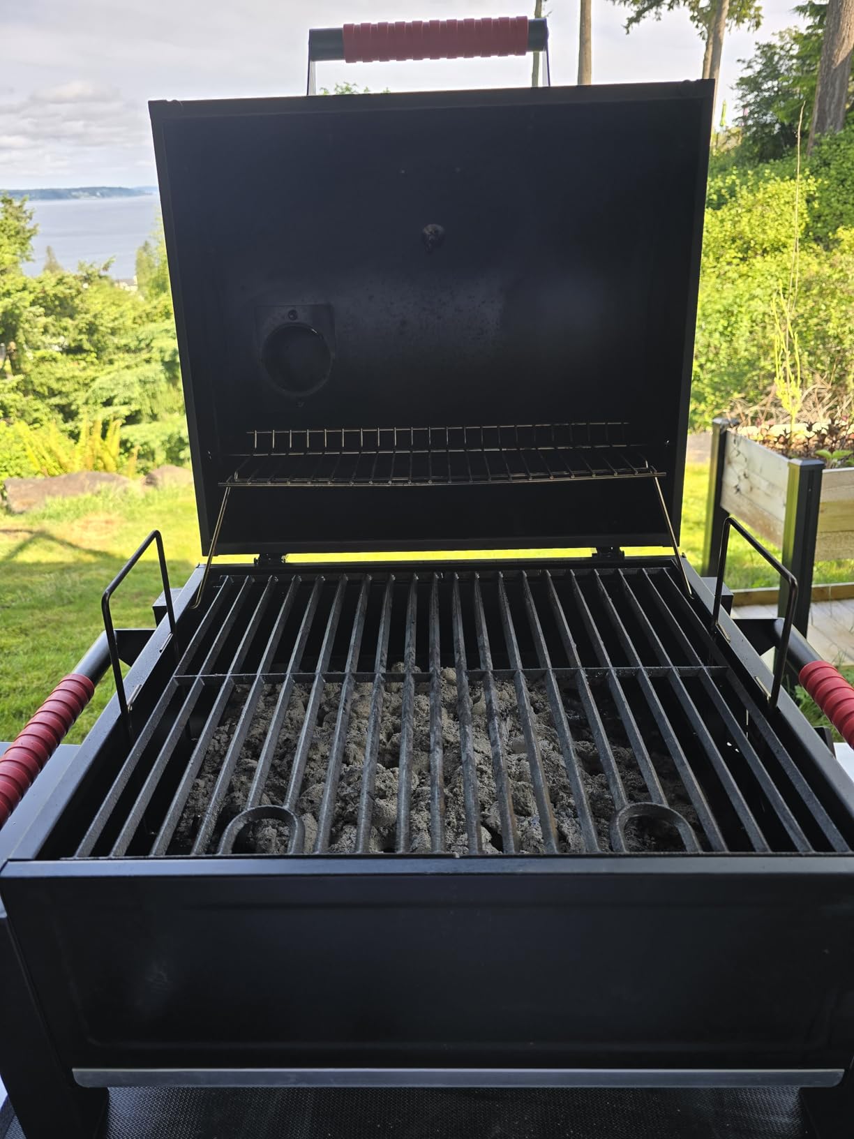 Feasto Portable Charcoal BBQ Grills with Cast Iron Grates, Tabletop Charcoal Grills with 354 Sq. In Cooking Area, for Outdoor Camping and Picnic, Black, L26.8''x W20''x H21.3'' customer photo 1