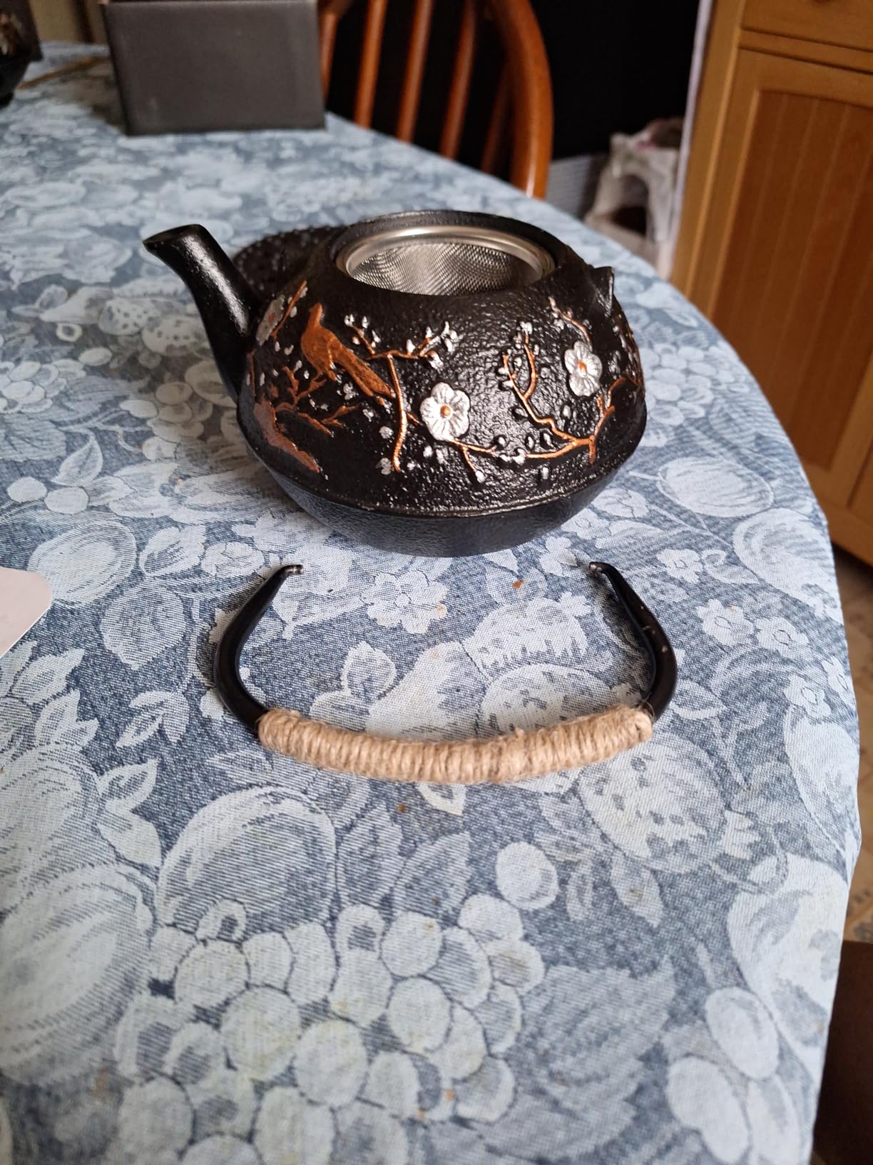 Dyna-Living Cast Iron Teapot with Warmer Japanese Tea Kettle 720ml/24.5oz Japanese Cast Iron Teapot Set with 2 Tea Cups Tea Pot with Infuser Tea Kettle for Wood Stove or Stovetop customer photo 2