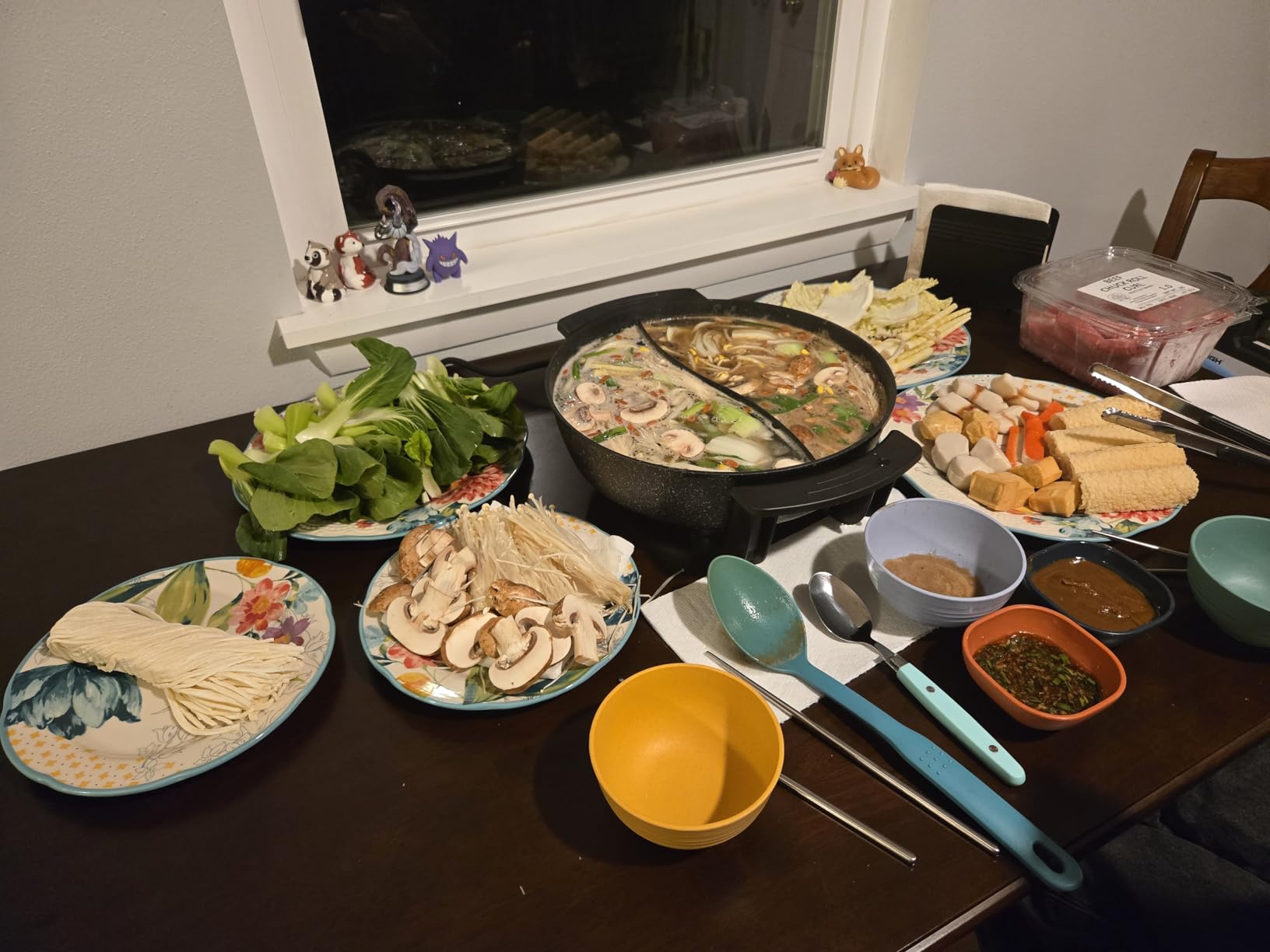 Food Party Electric Hot Pot 6L with Divider Hotpot Pot Electric Shabu Shabu Pot 110V 1200W PFOA FREE Non-Stick Chinese Hot Pot 5-Level Temperature Control customer photo 2