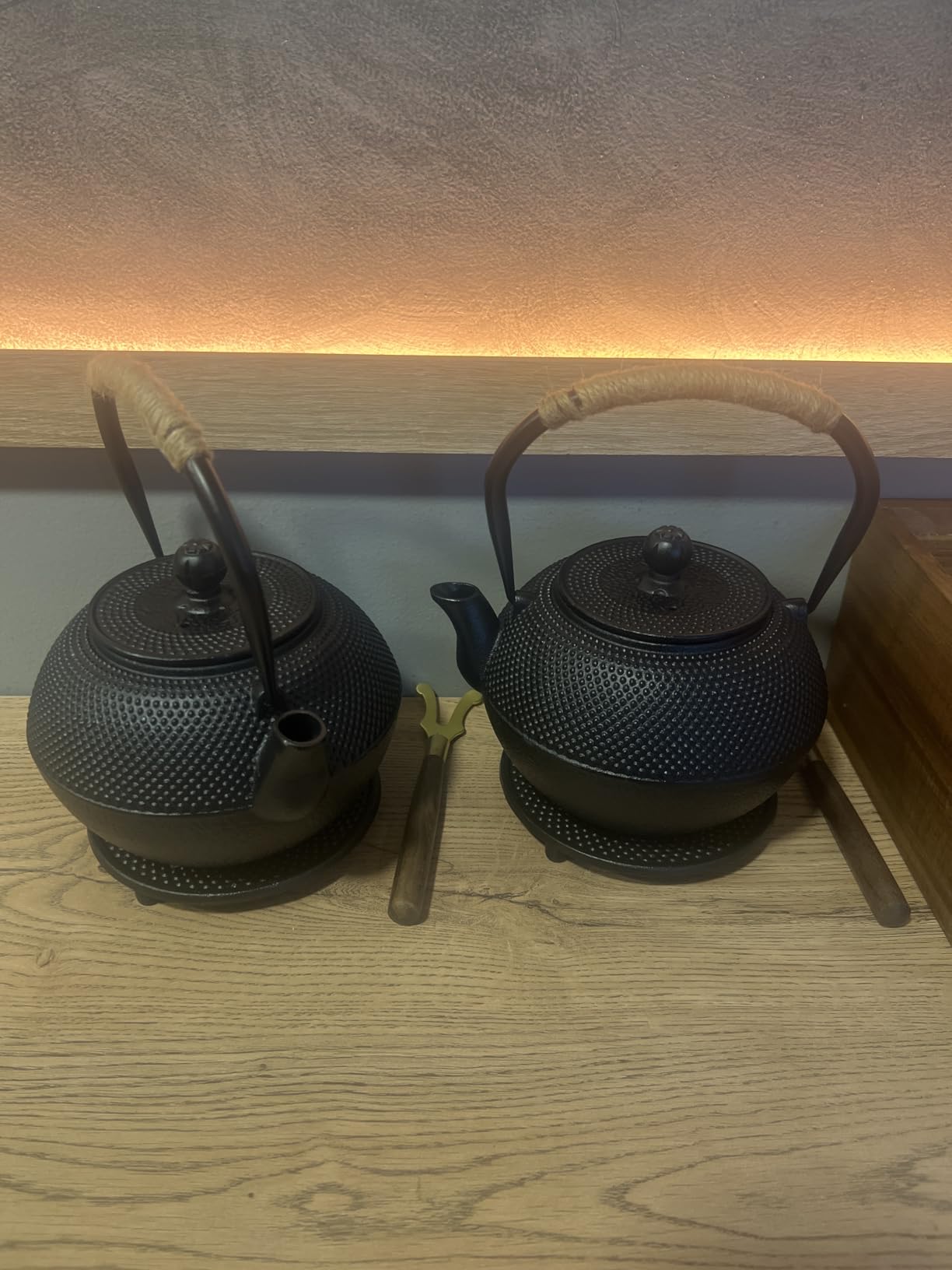 YJX Cast Iron Tea Pot Set, Japanese Tetsubin, 40.6oz Tea Kettle for Stovetop, Black Teapot with Stainless Steel Infuser for Loose Leaf Tea, 1200ml Small Asian Tea Set with Teacups customer photo 1